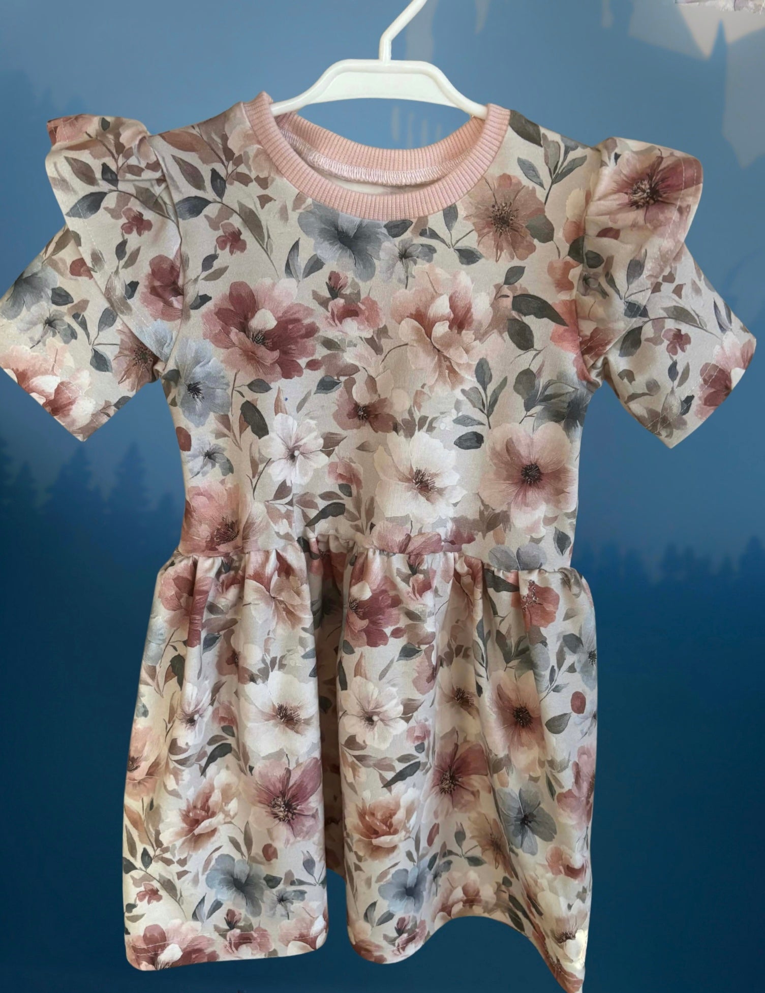 Sukienka z falbankami - wzór do wyboru