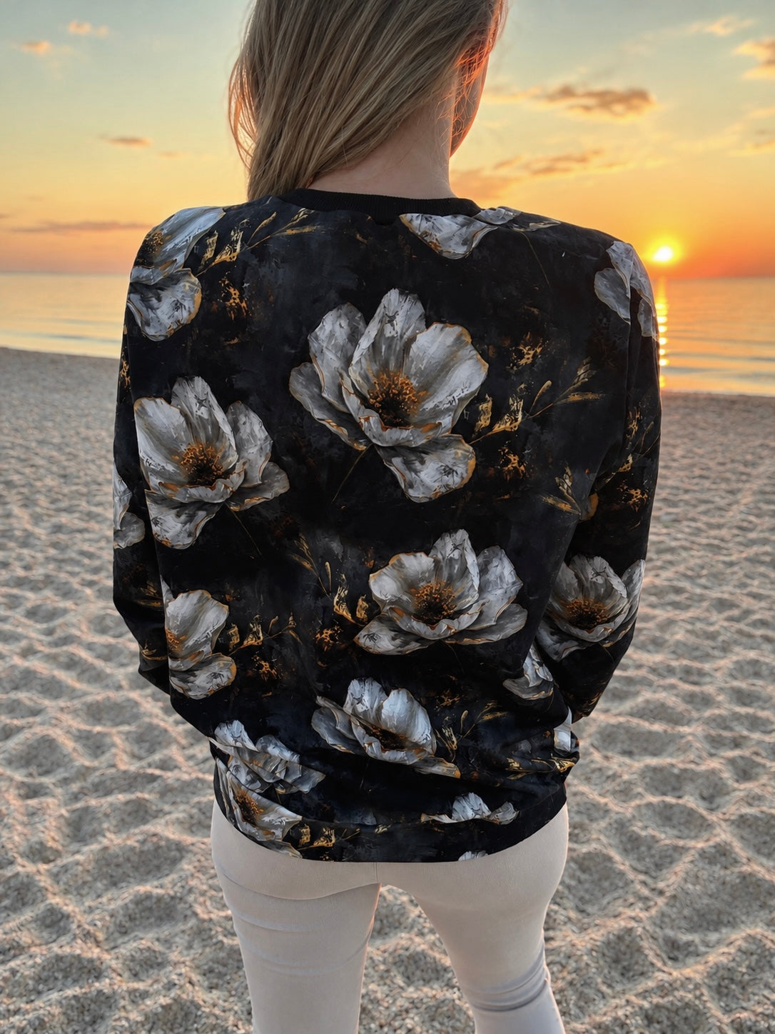 Czarna bluza w białe kwiaty