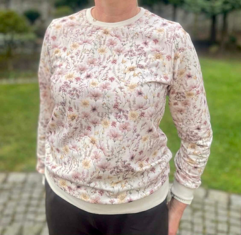 Kremowa bluza w delikatne kwiatuszki