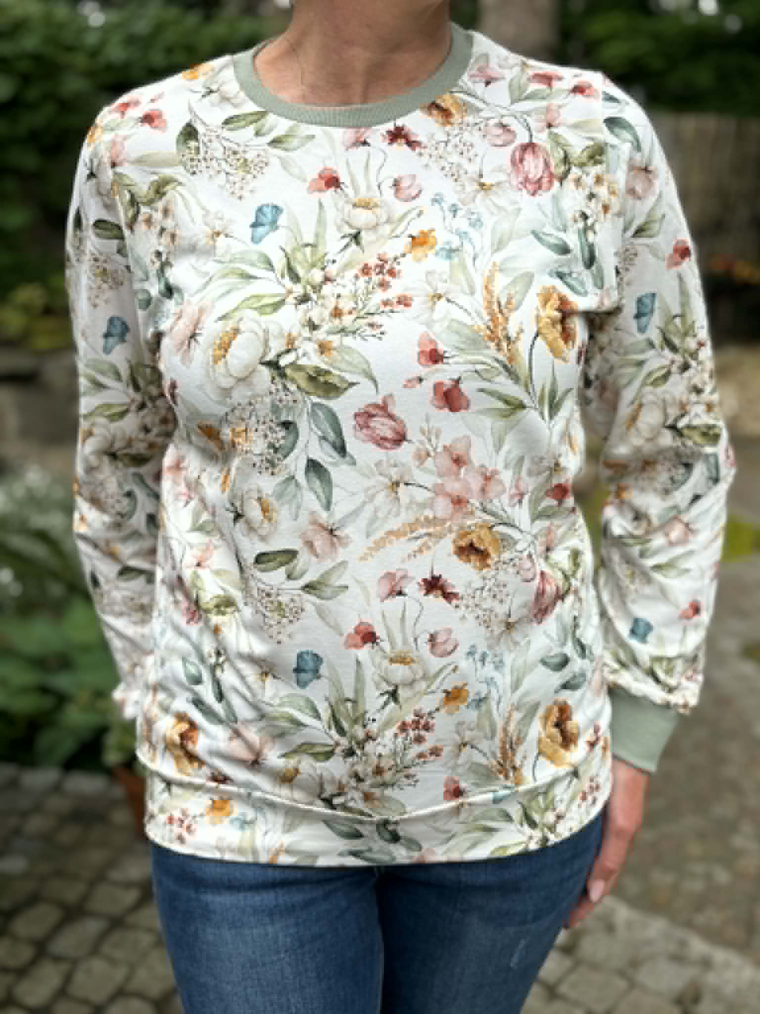 Komplet bluz matchy-matchy w delikatne kwiaty