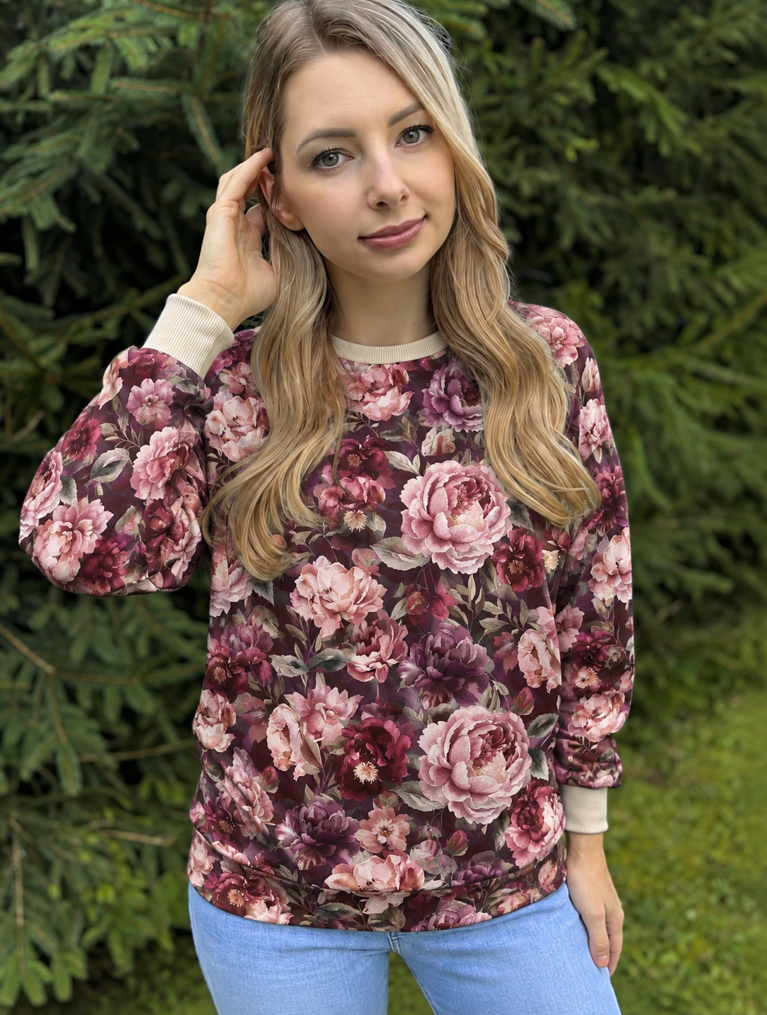 Damska bluza oversize w bordowe piwonie