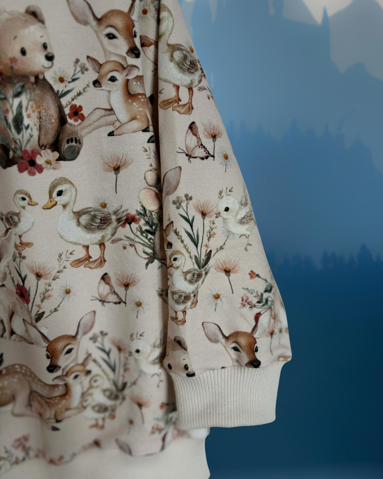 Bluza w wiosenne zwierzątka w pastelowym odcieniu