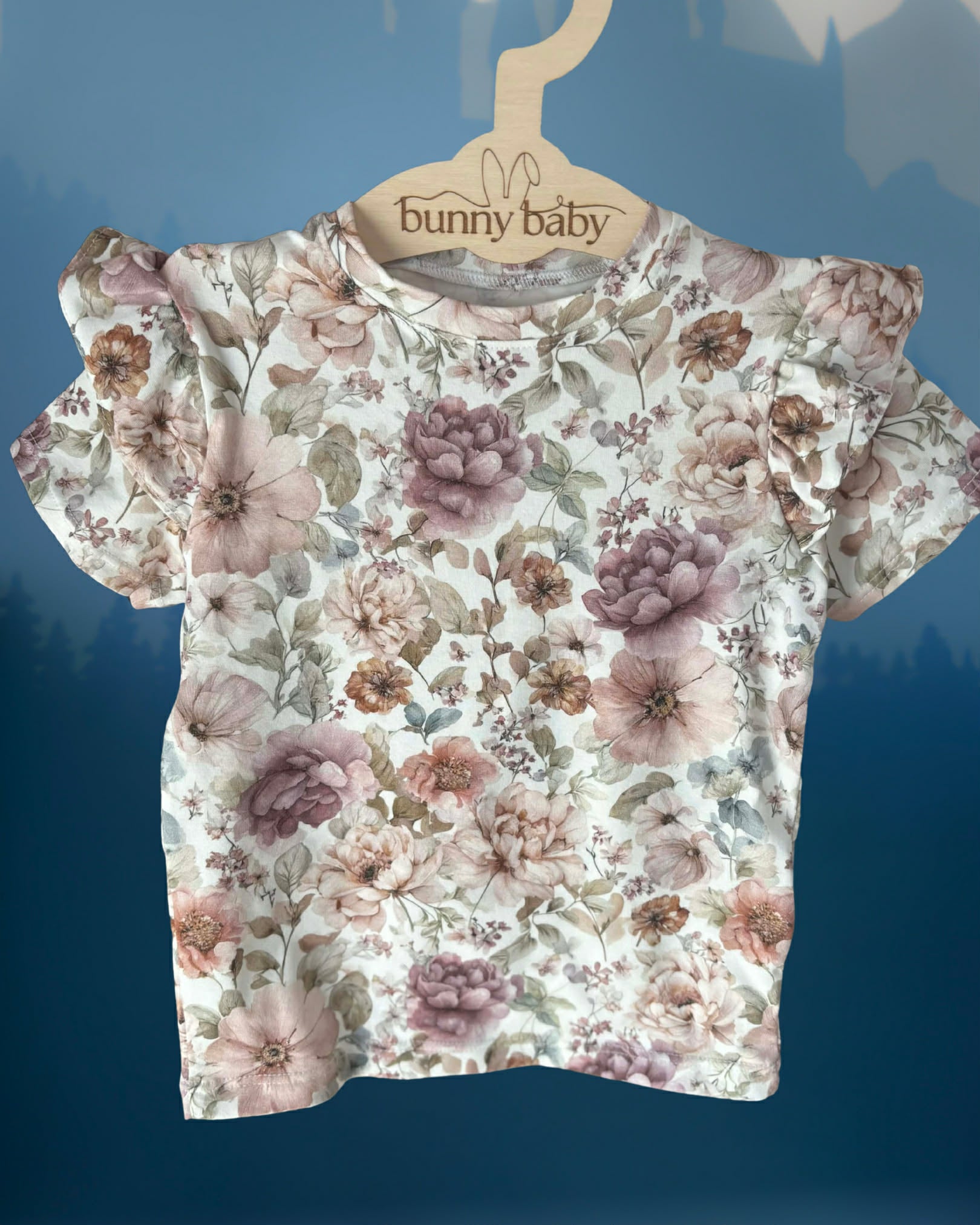 T-shirt dziewczęcy z falbankami w kwiatuszki