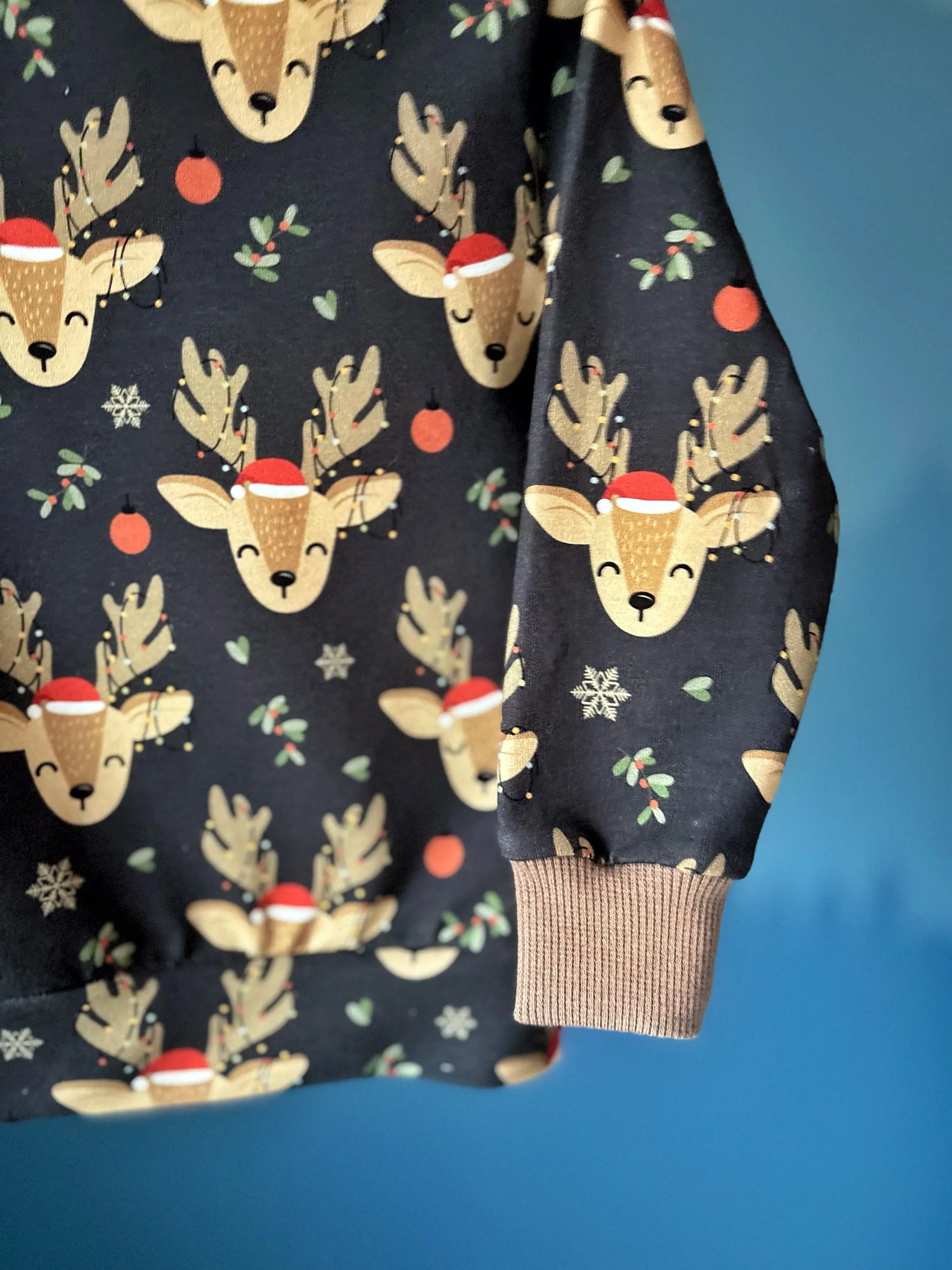 Granatowa bluza świąteczna w renifery z brązowymi ściągaczami - Bunny Baby