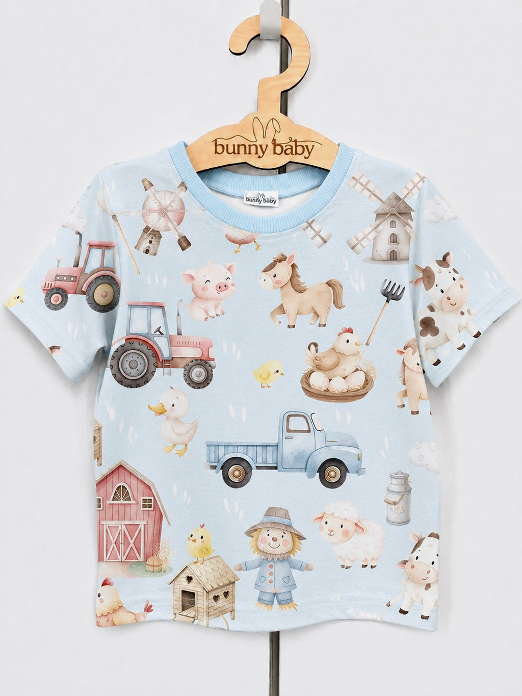 T-shirt farma na błękicie