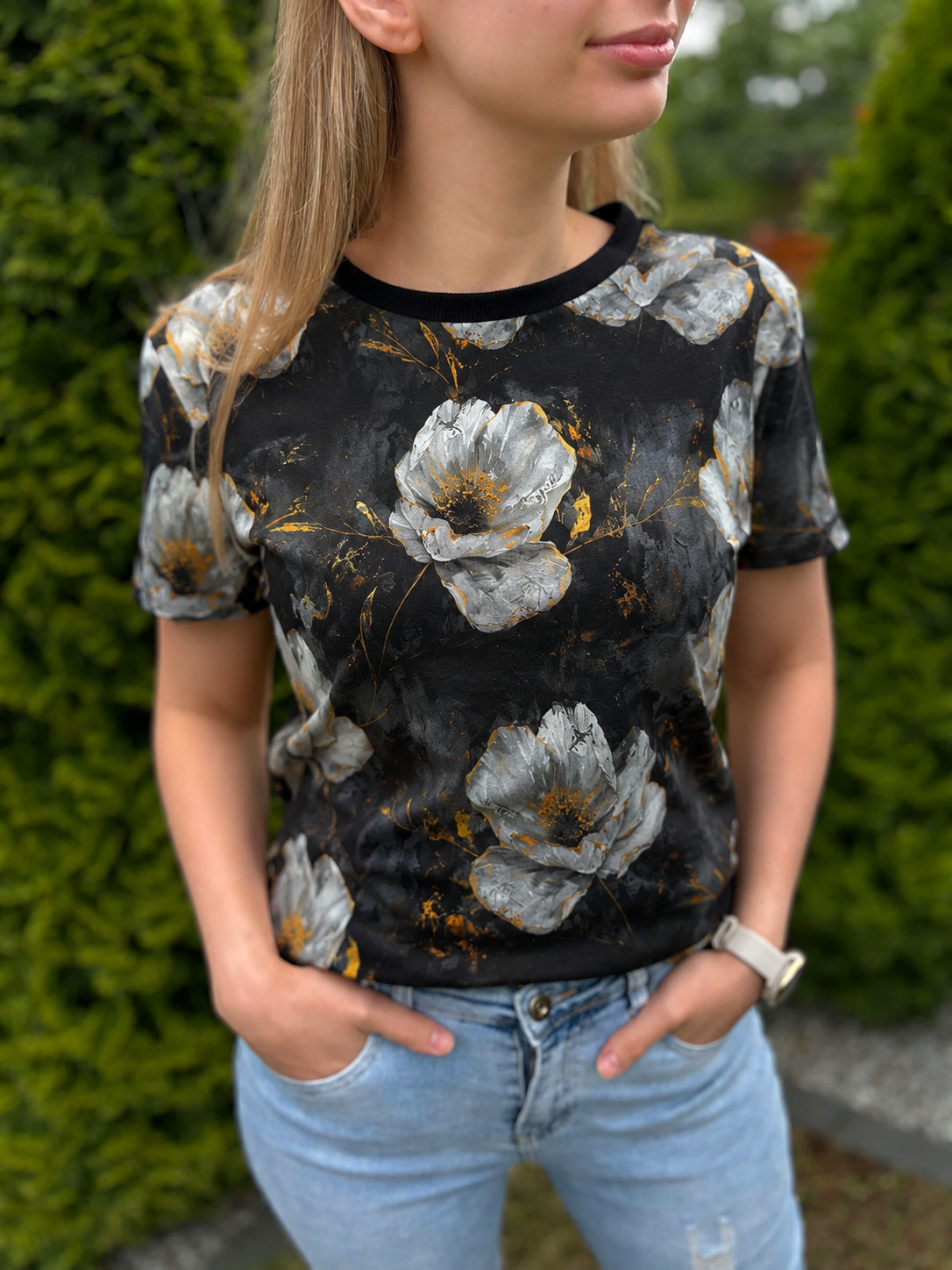 Zestaw dwóch t-shirtów damskich (kwiaty w czerni i cytrynki)