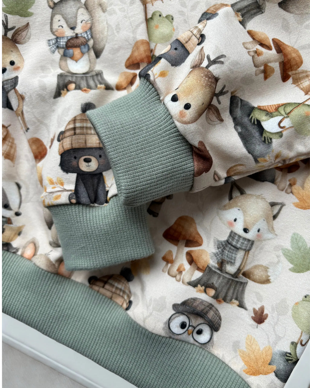 Oliwkowa bluza w urocze zwierzaki - Bunny Baby