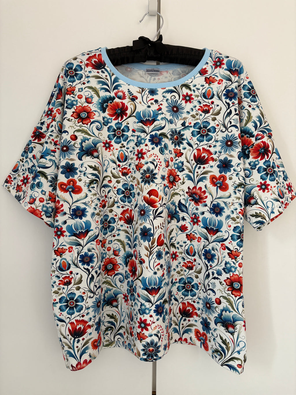 T-shirt oversize niebieski folklor