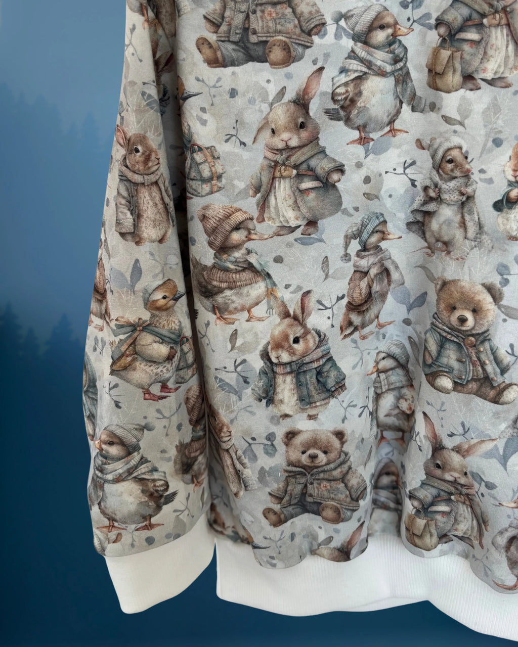 Bluza w zimowe zwierzątka w odcieniach bieli i błękitu - Bunny Baby