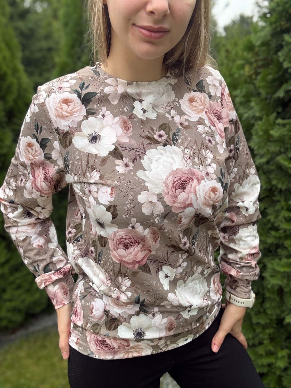 Damska bluza brązowa w kwiaty