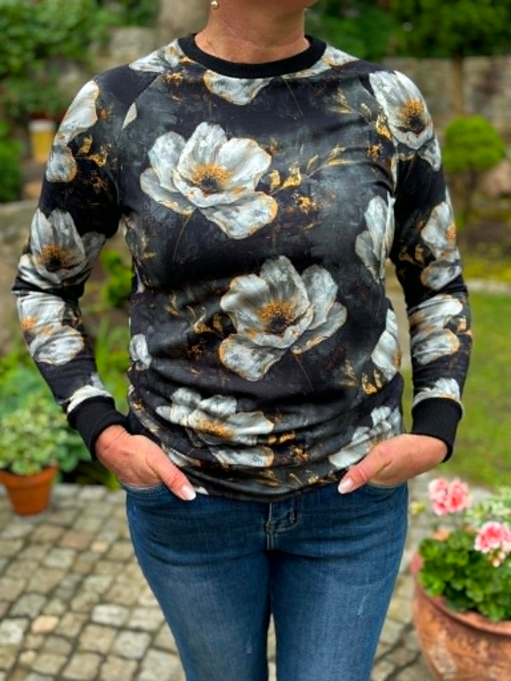 Komplet bluz matchy-matchy w srebrne kwiaty na czarnym tle