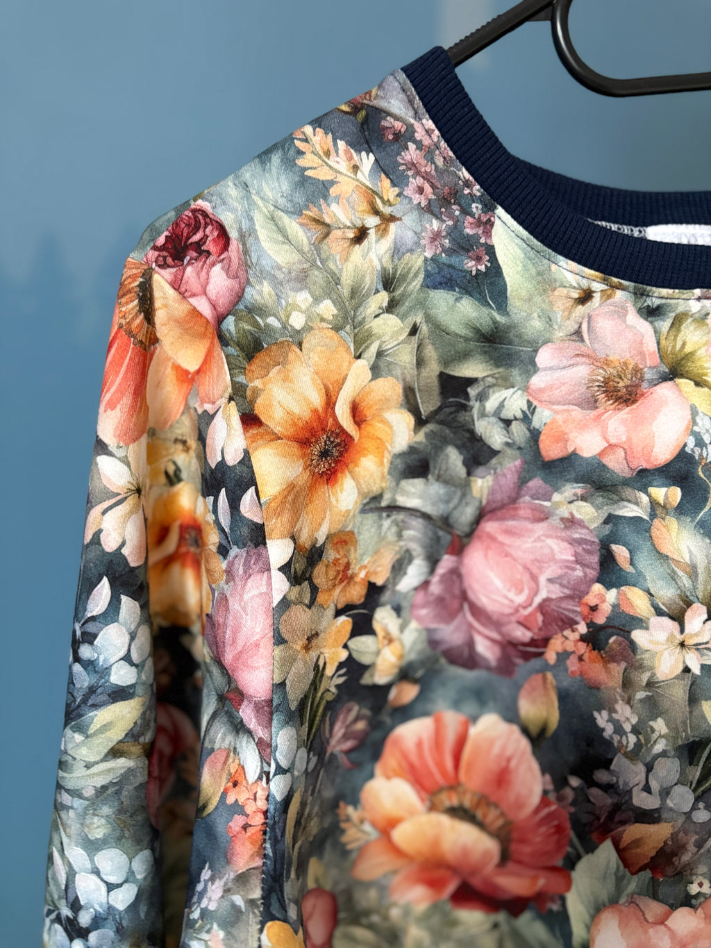 Bluza Feeria barw z granatowymi ściągaczami