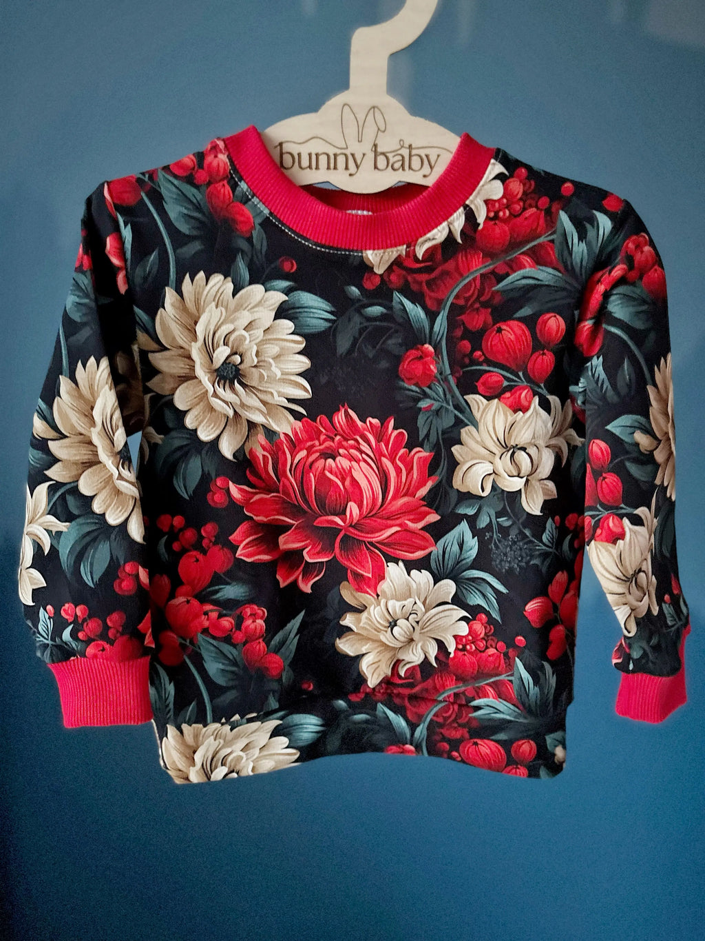 Świąteczna bluza Vintage flowers w odcieniach czerwieni i beżu z czerwonym ściągaczem - Bunny Baby