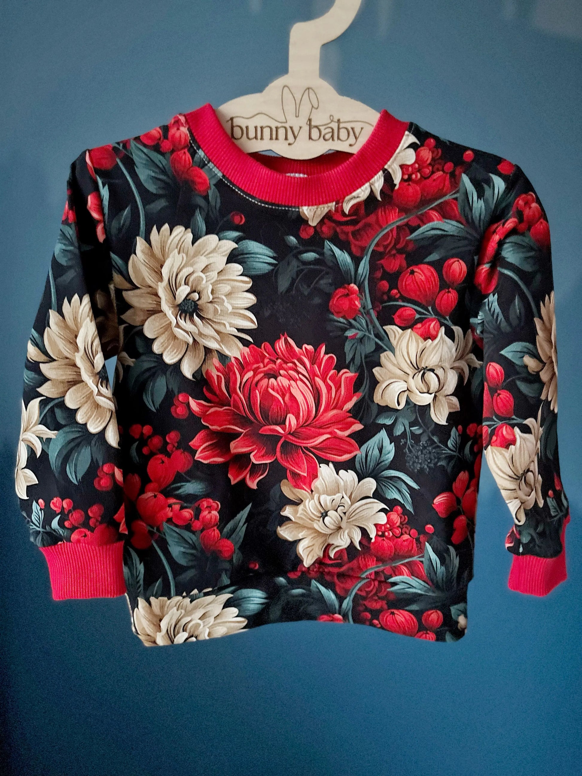 Świąteczna bluza Vintage flowers w odcieniach czerwieni i beżu z czerwonym ściągaczem - Bunny Baby