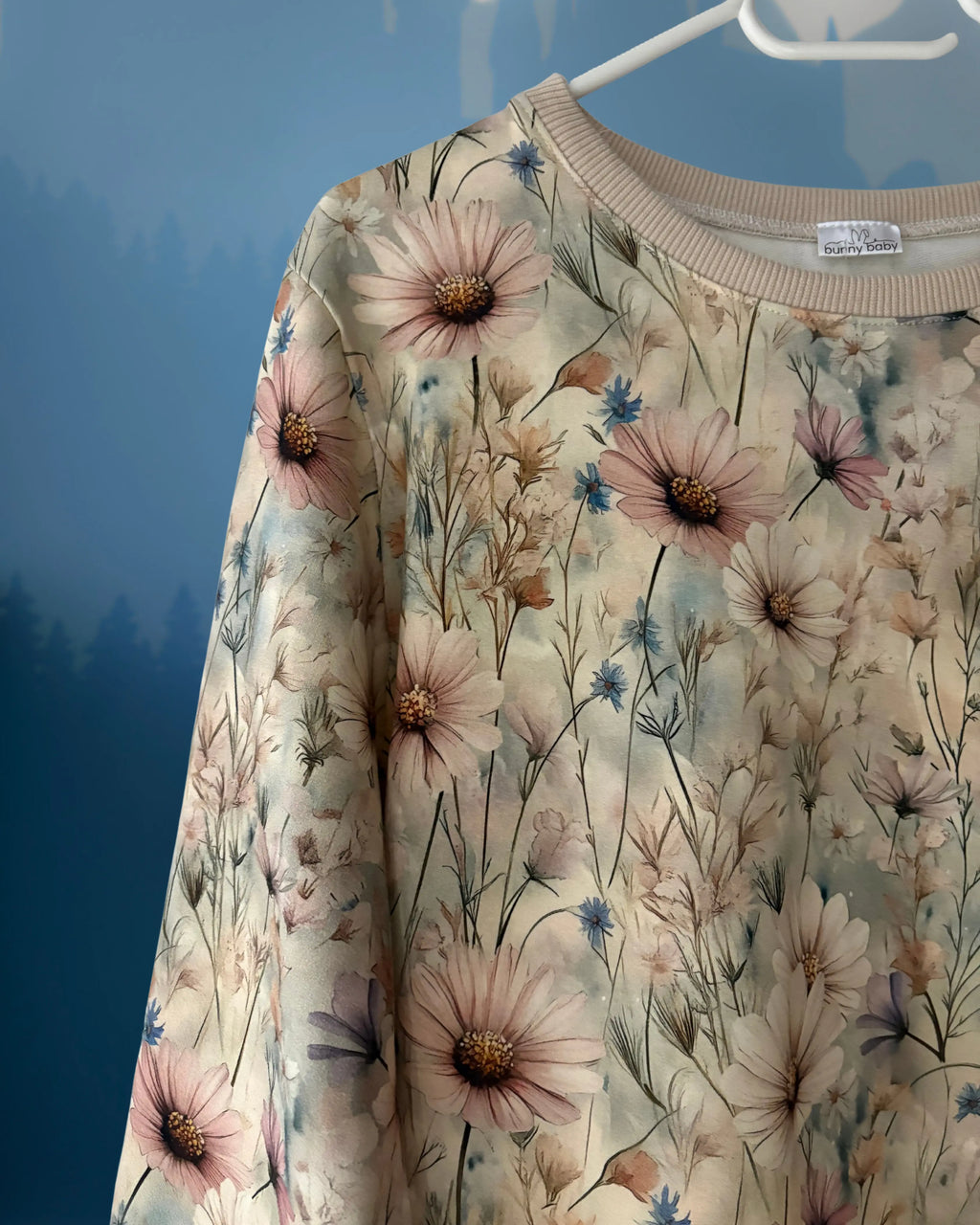 Bluza w polne kwiaty na łące w odcieniach beżu - Bunny Baby