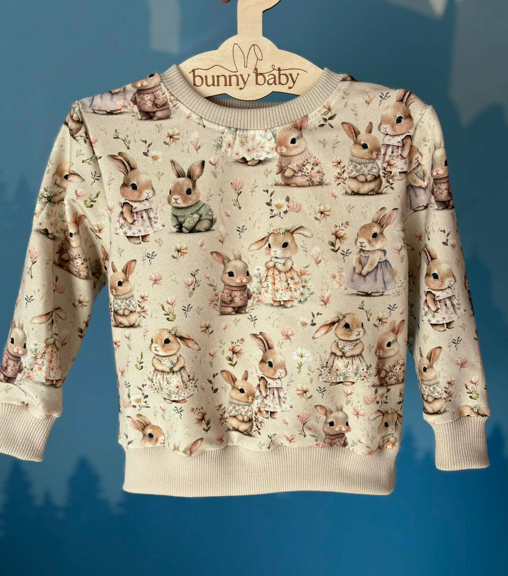 Bluza w króliczki w odcieniach beżu