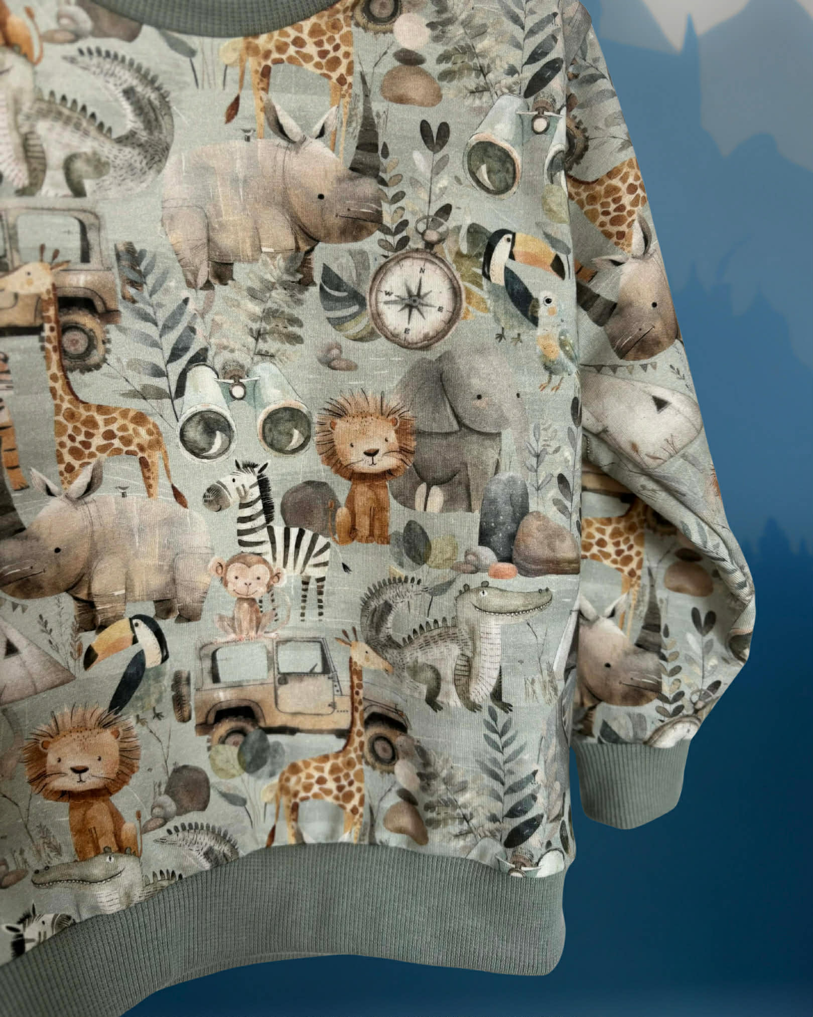 Bluza oliwkowa w zwierzątka