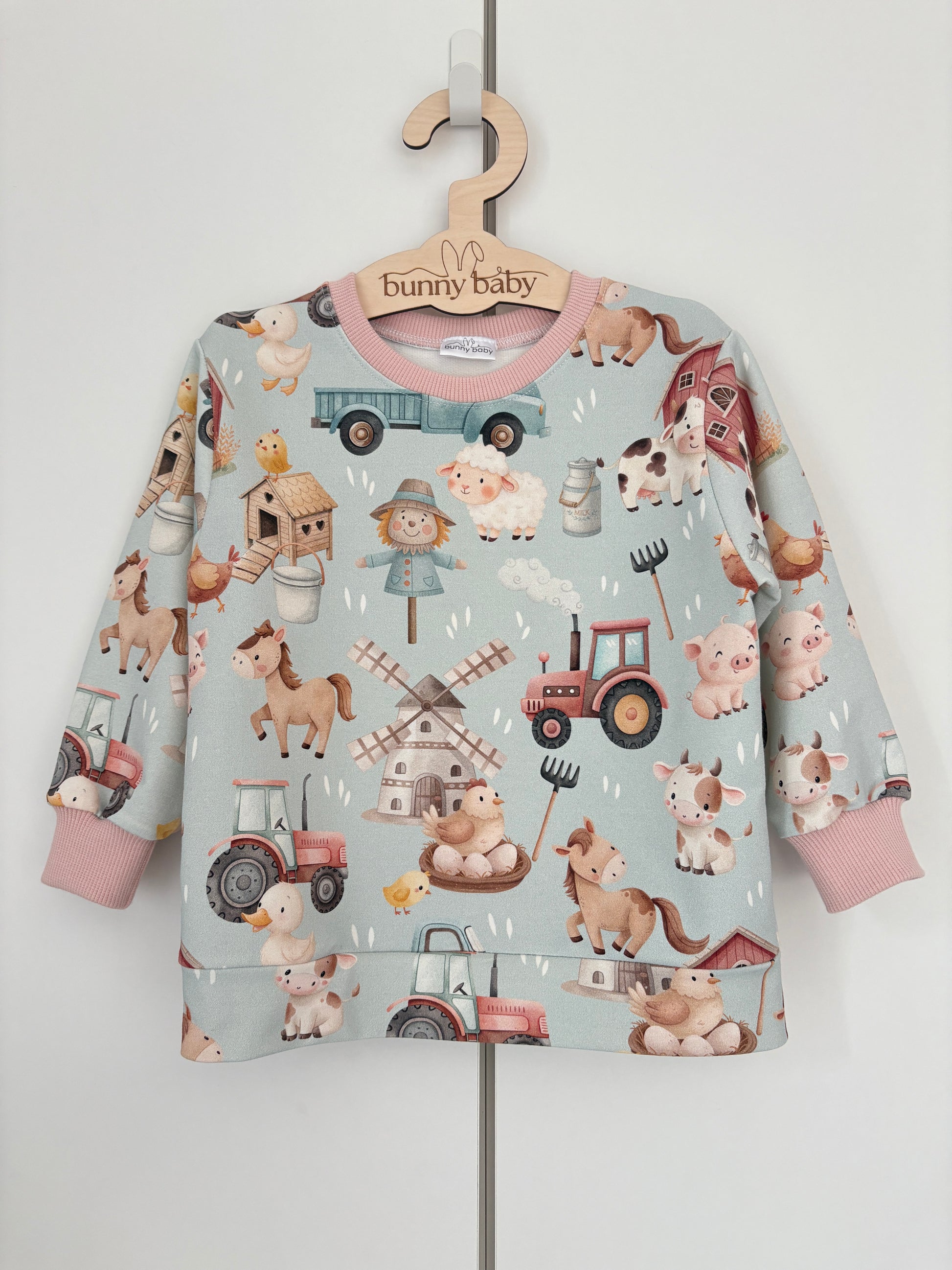 Bluza w traktory z różowymi ściągaczami