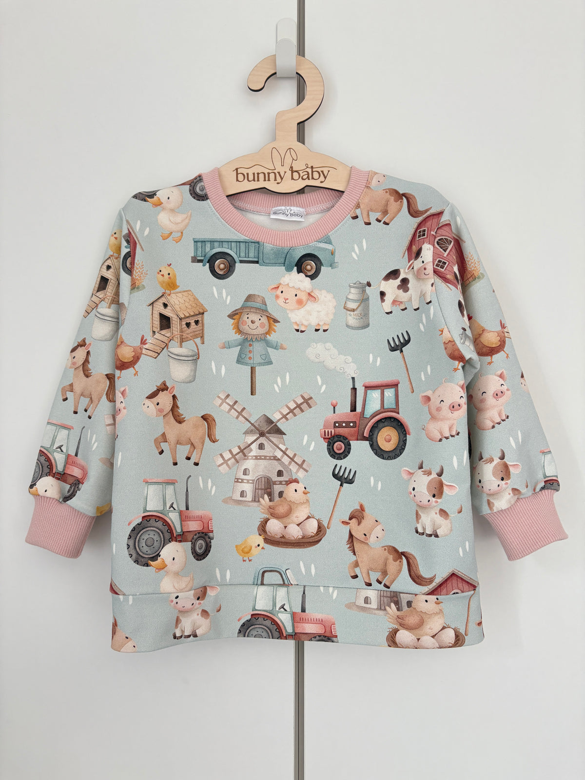 Bluza w traktory z różowymi ściągaczami
