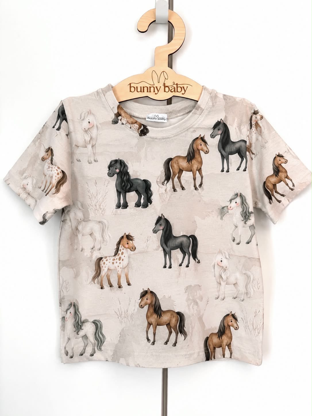 T-shirt w koniki