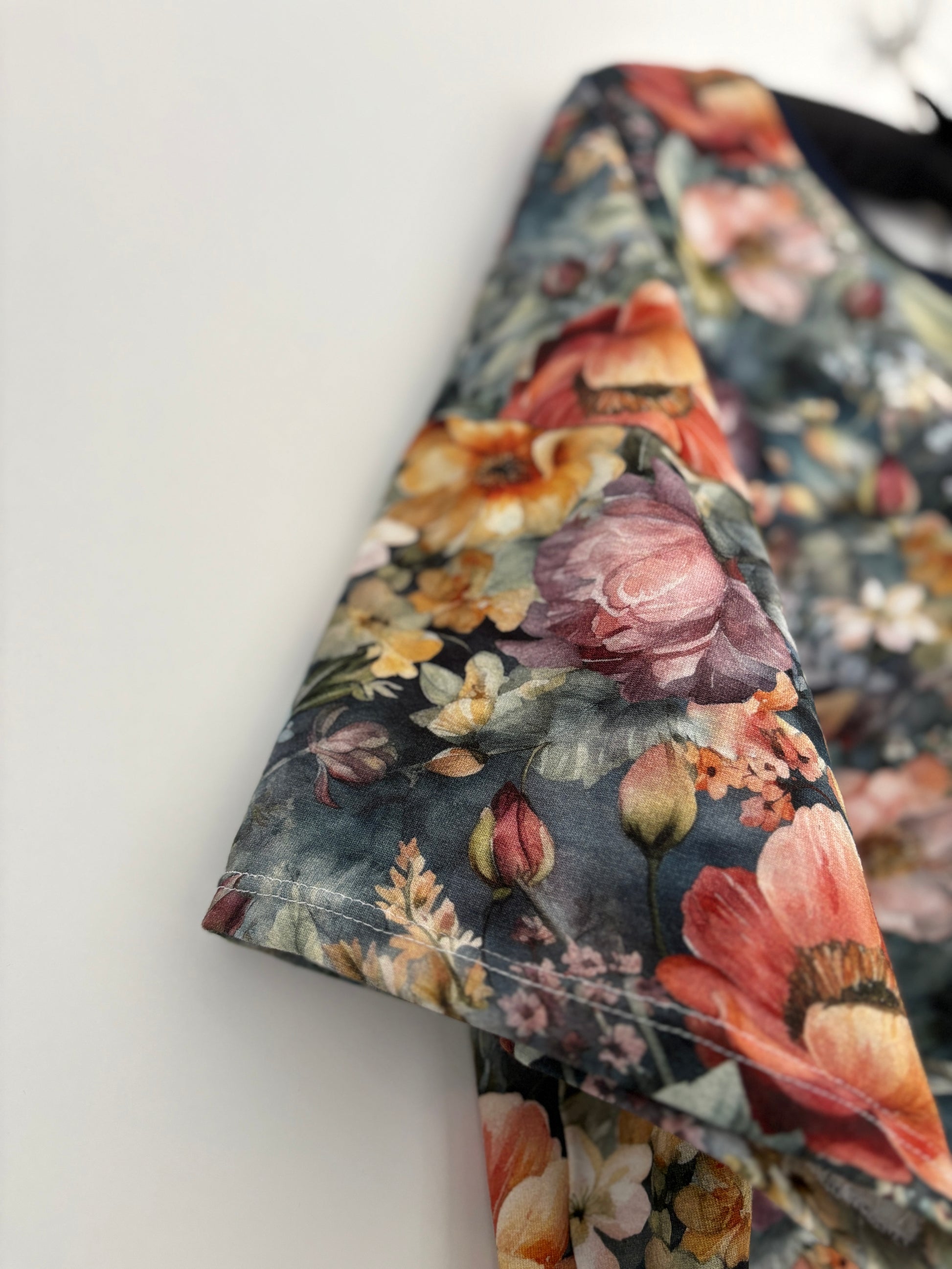 T-shirt oversize feeria barw w odcieniach granatu