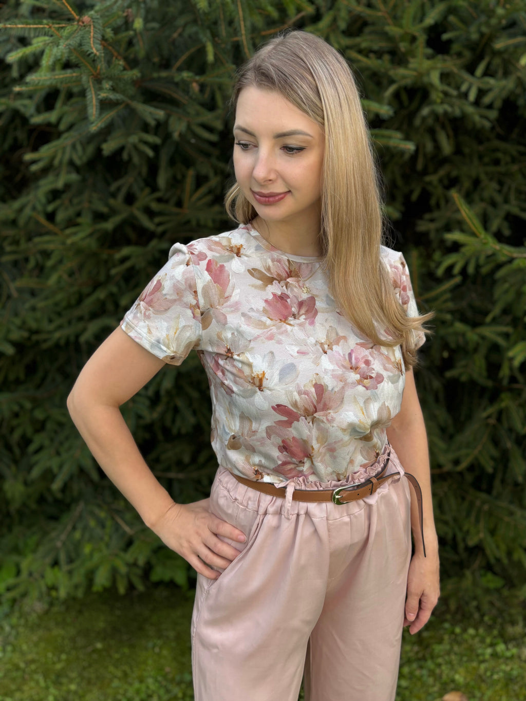 Damski t-shirt magnoliowa mgiełka