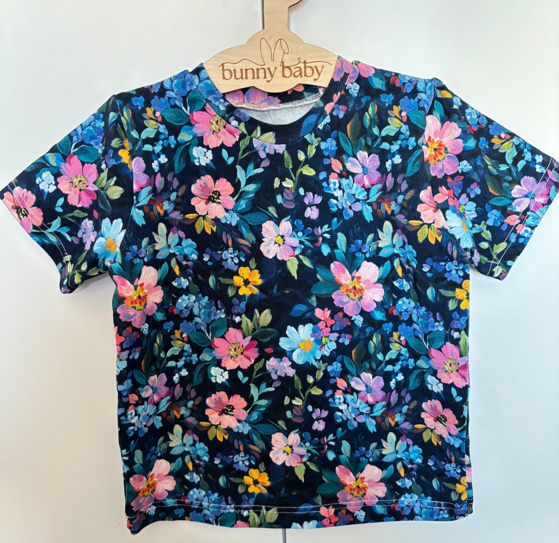 T-shirt granatowy w kwiatuszki