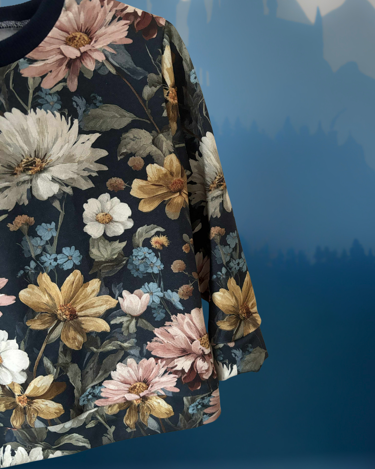 Damska bluza Night flowers w odcieniach granatu