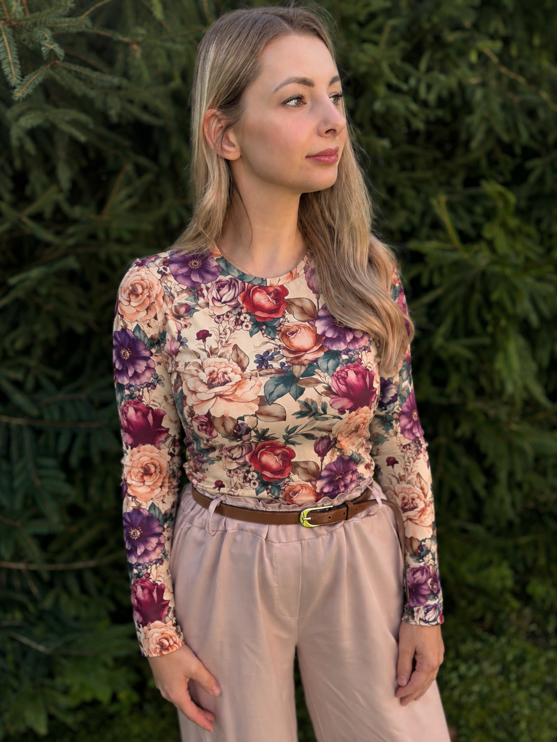 Damska dopasowana bluzka longsleeve na długi rękaw cozy flowers