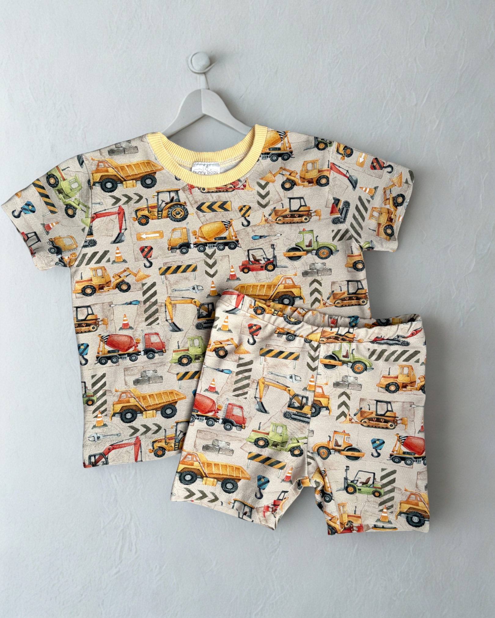 Komplet T-shirt i krótkie kolarki - chłopięcy wzór do wyboru 2