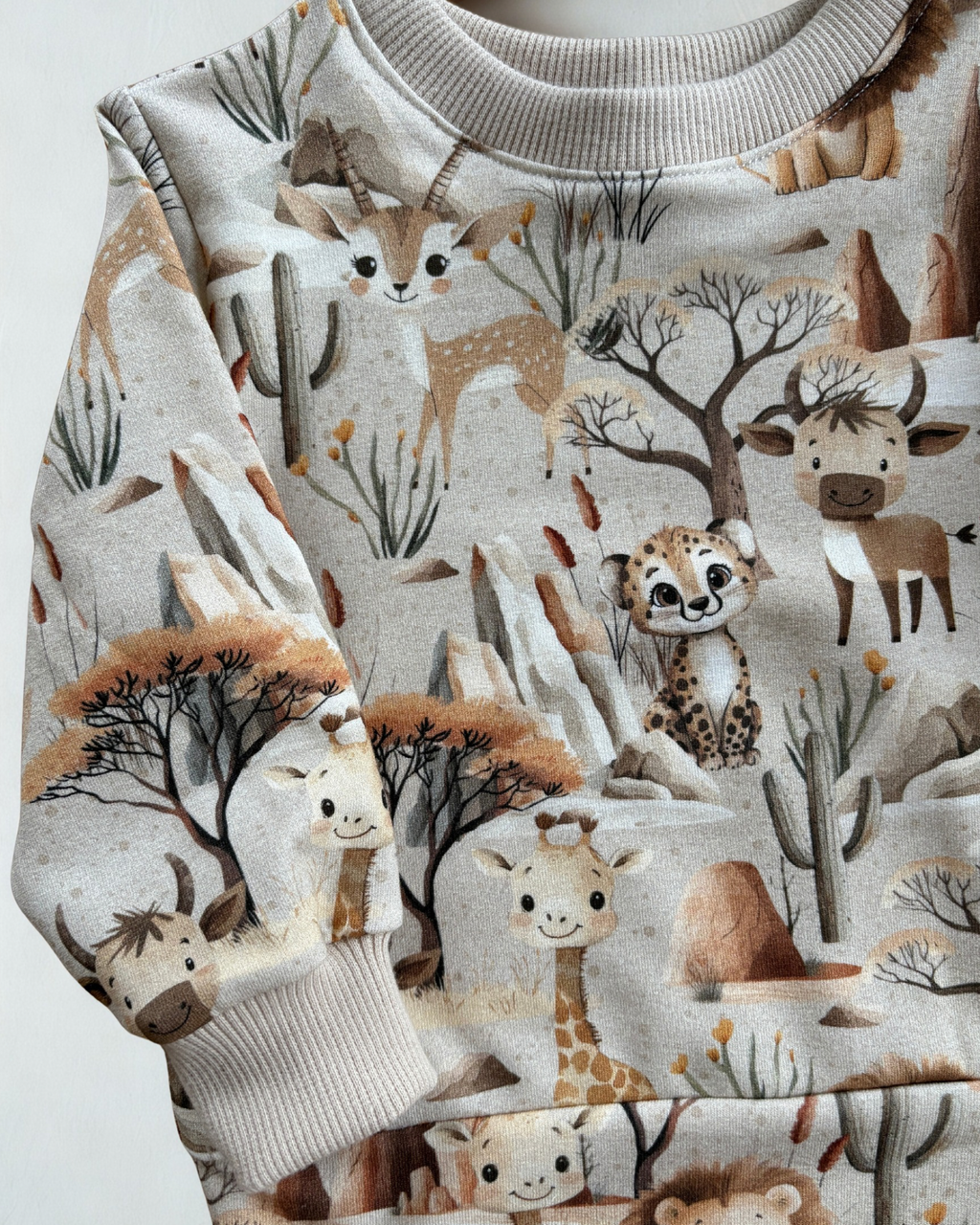 Beżowa bluza w zwierzątka safari