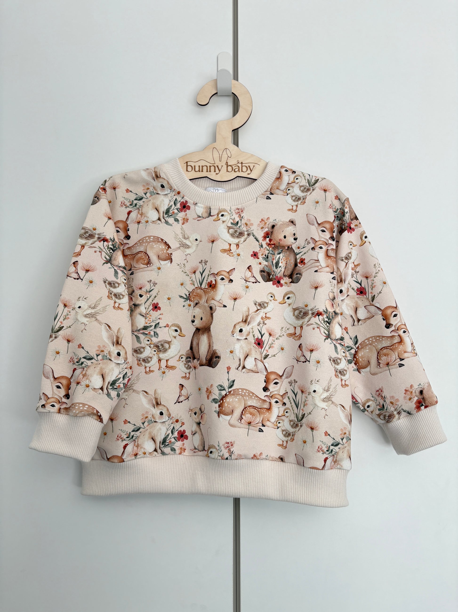 Bluza w wiosenne zwierzątka w pastelowym odcieniu