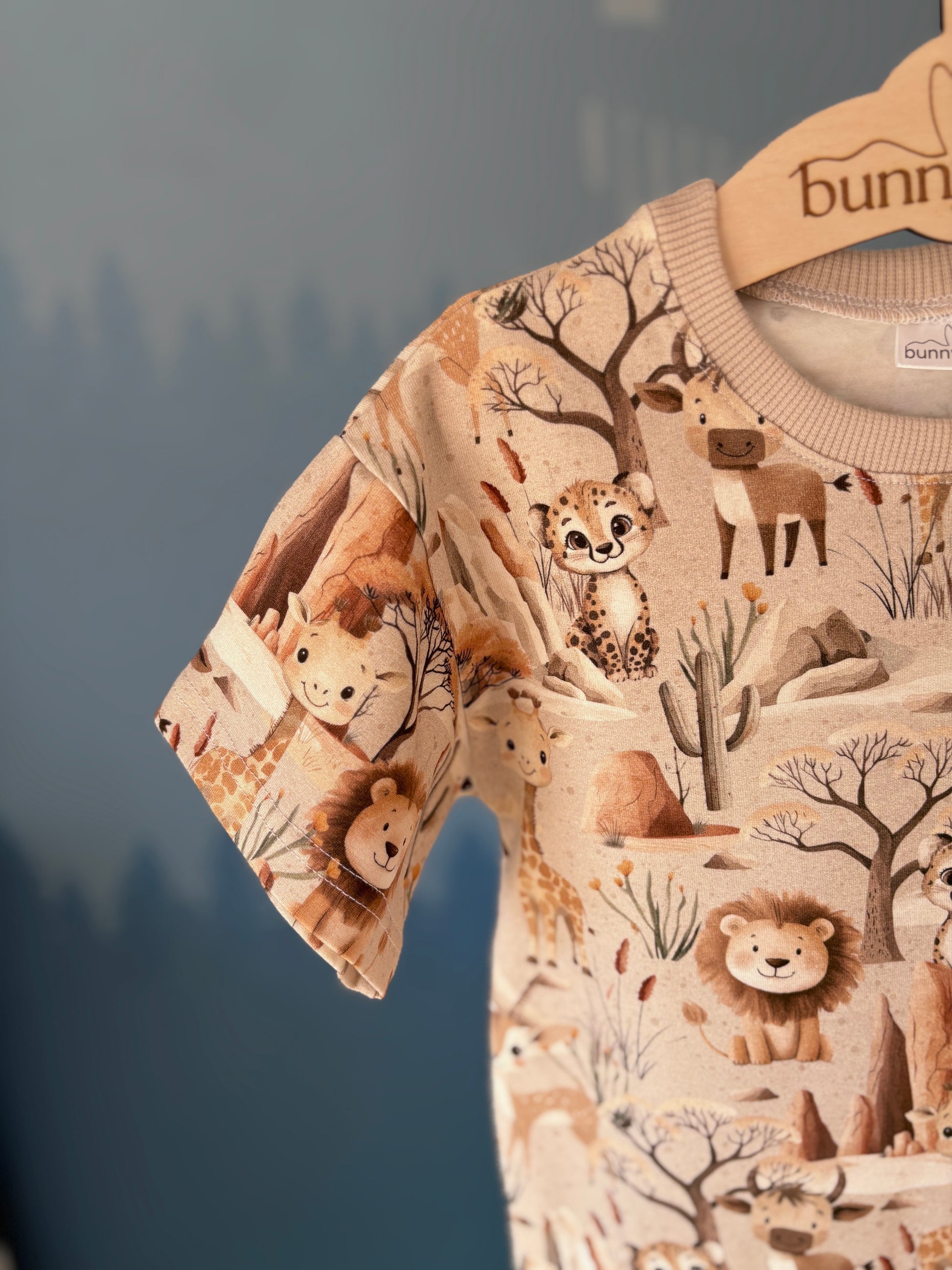 T-shirt Safari w odcieniach beżu