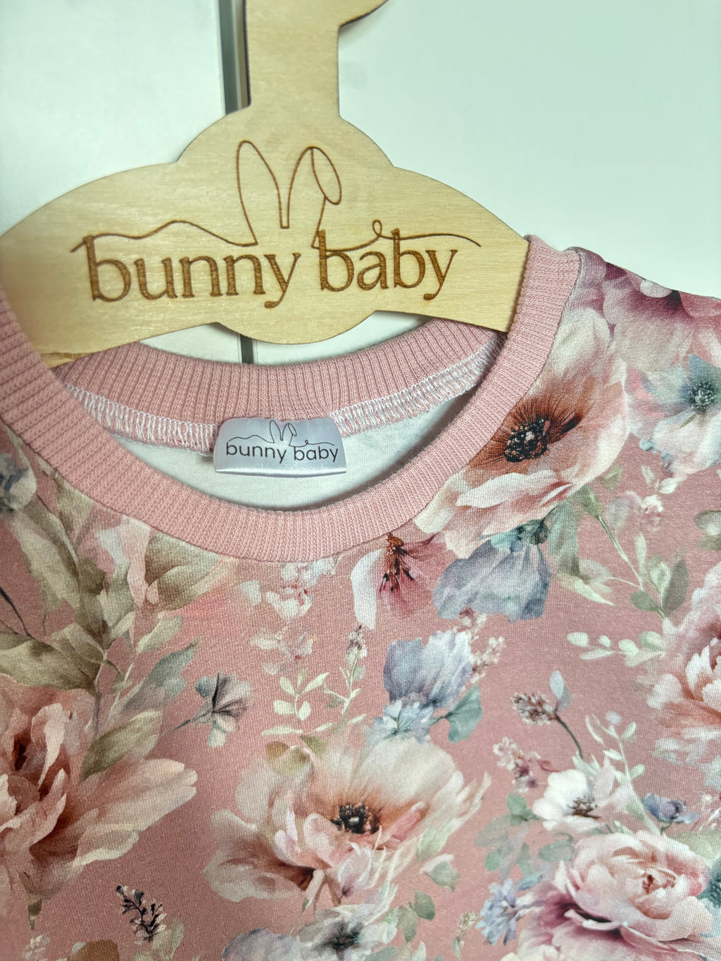 T-shirt dziewczęcy różowe kwiaty newbie
