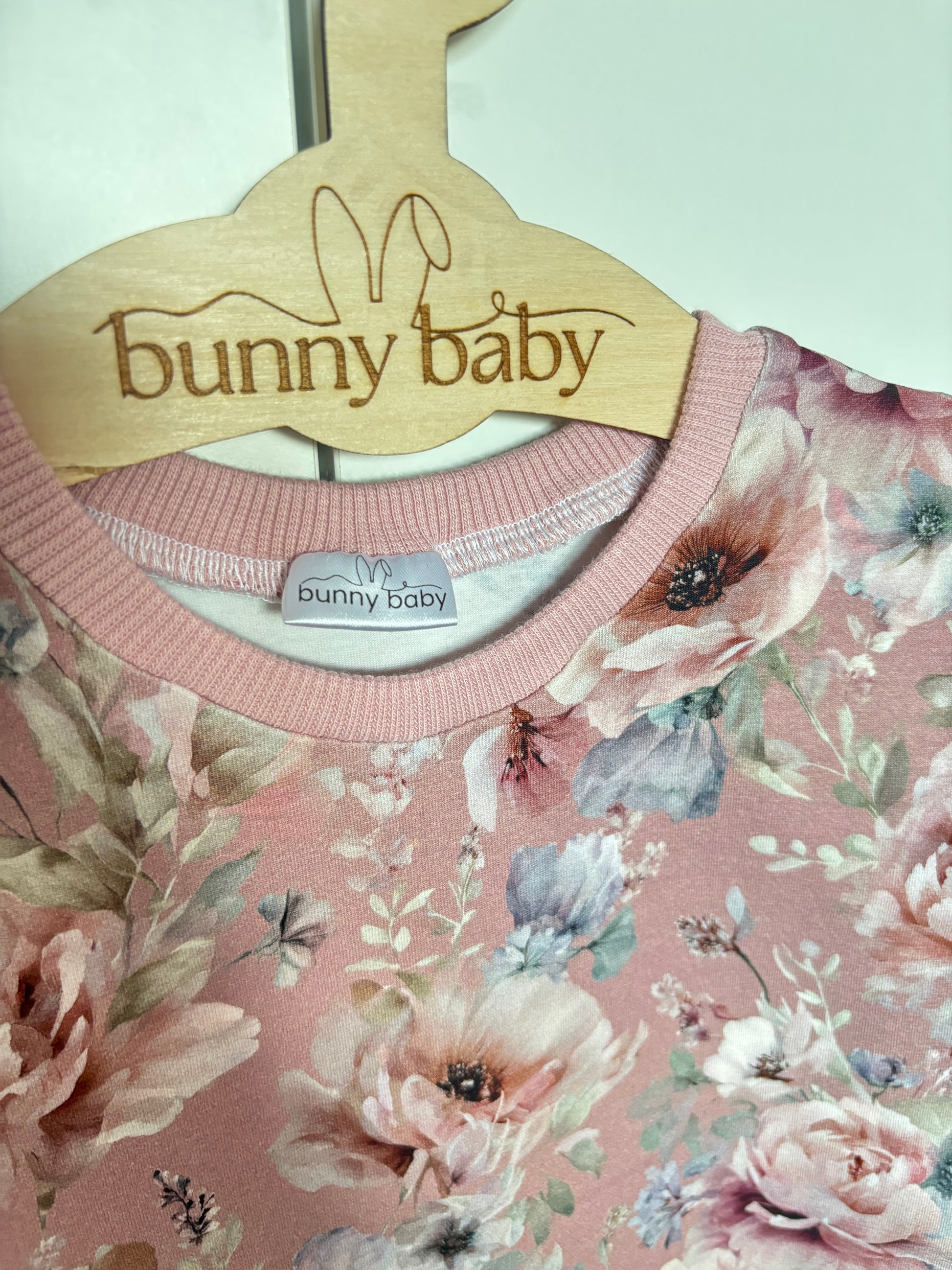 T-shirt dziewczęcy różowe kwiaty newbie