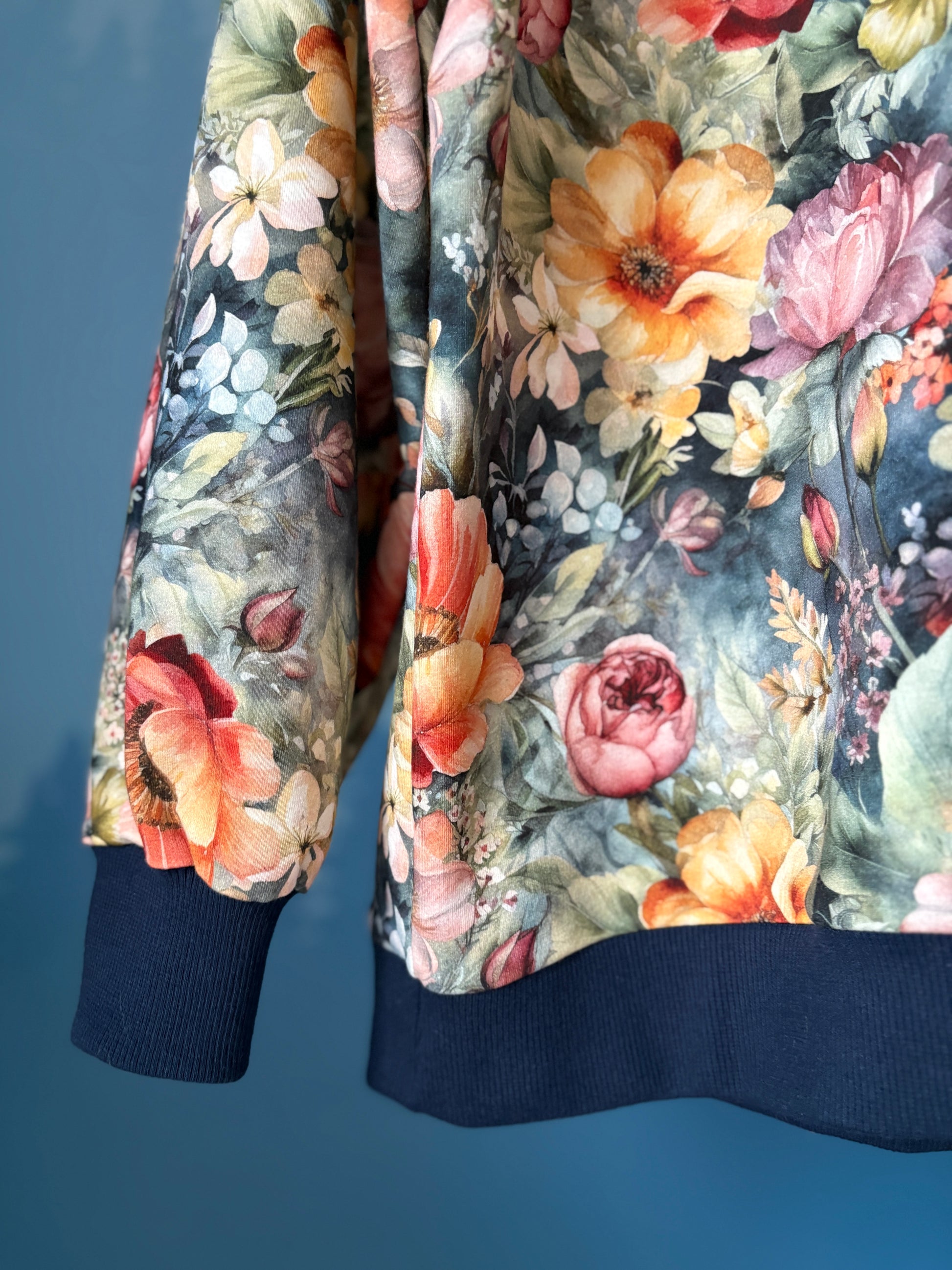 Bluza Feeria barw z granatowymi ściągaczami