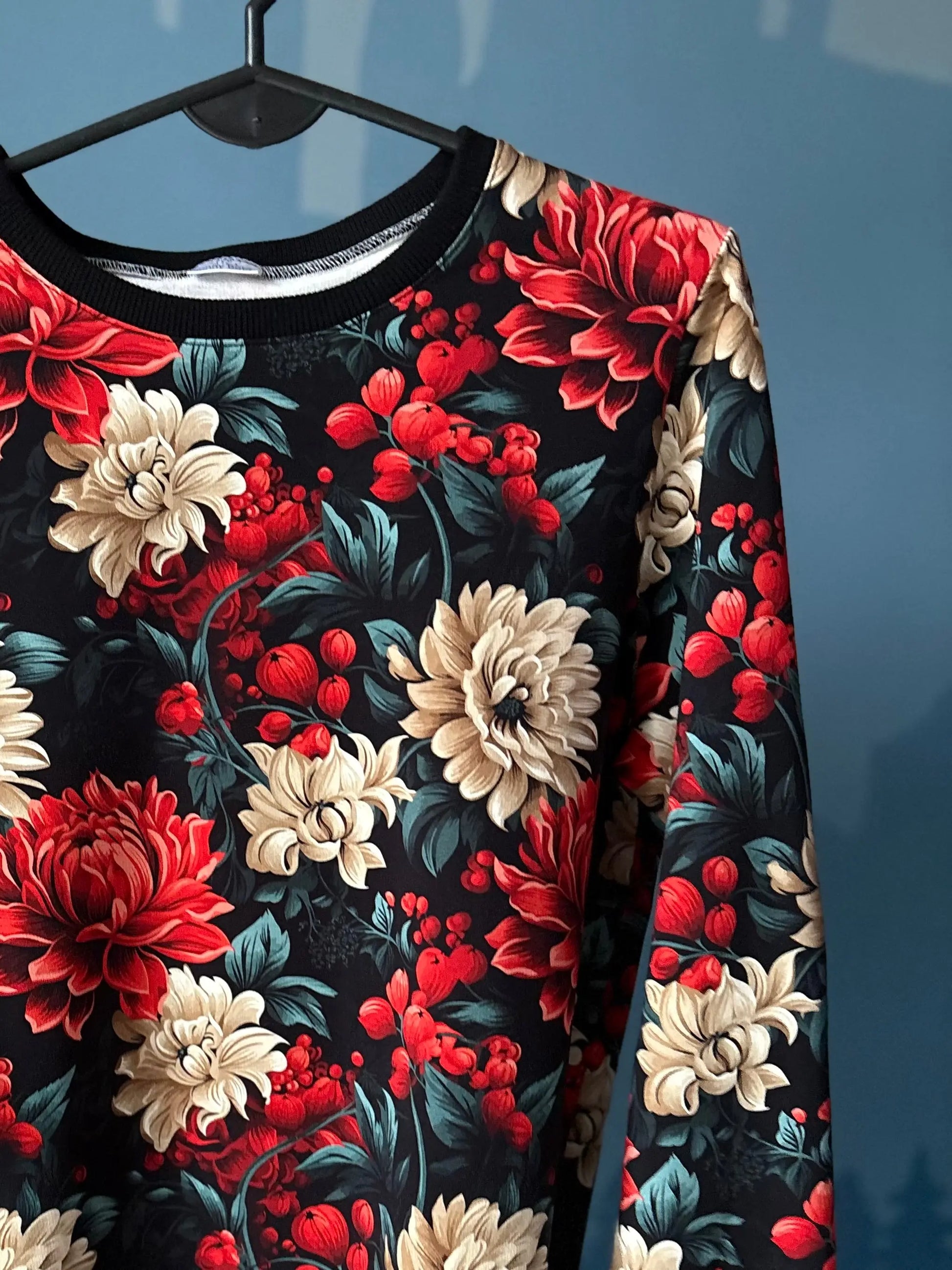 Bluza Vintage flowers w odcieniach czerwieni i beżu z czarnym ściągaczem - Bunny Baby