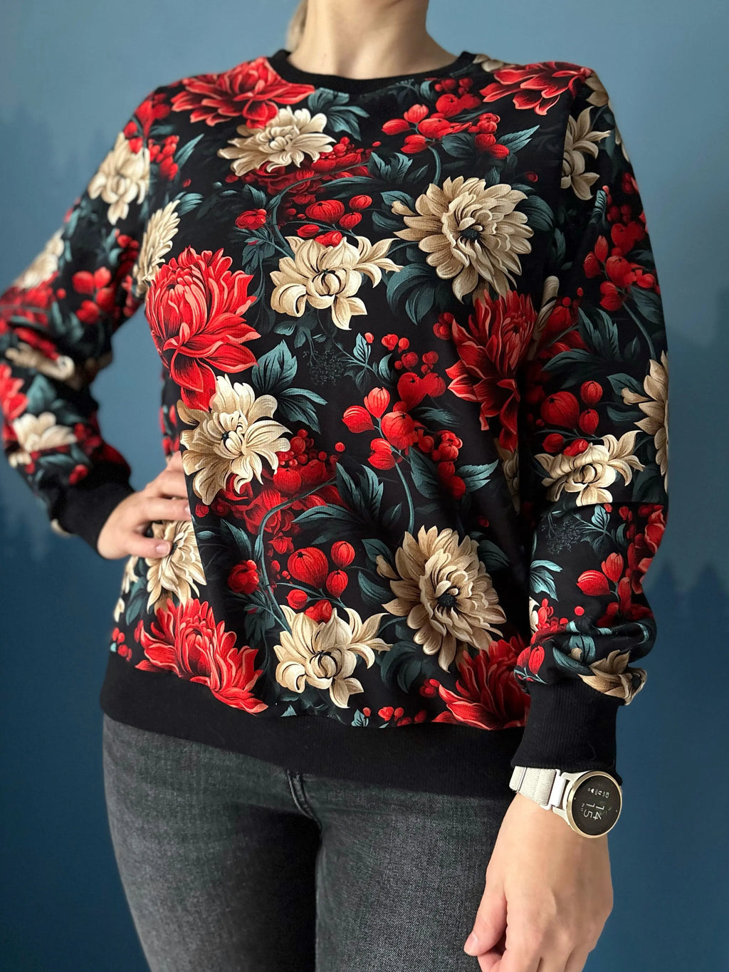 Bluza Vintage flowers w odcieniach czerwieni i beżu z czarnym ściągaczem - Bunny Baby