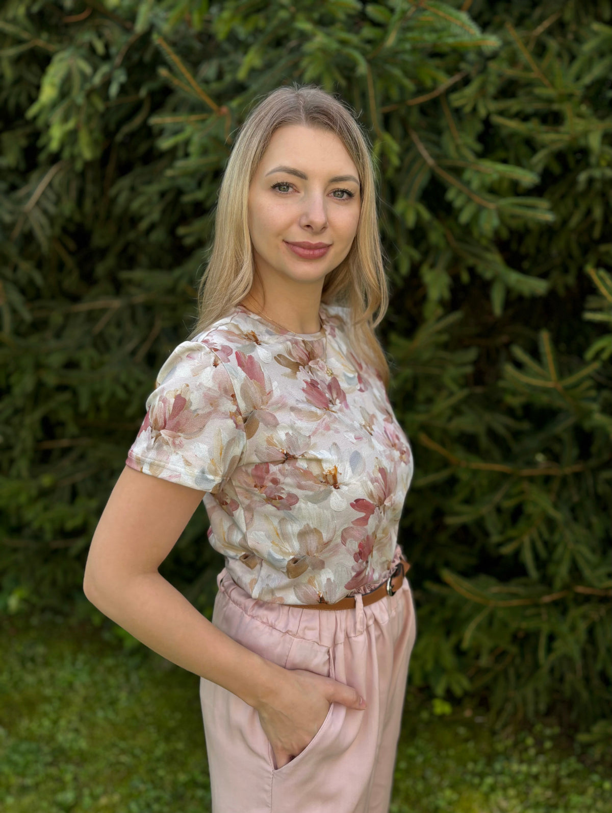 Damski t-shirt magnoliowa mgiełka