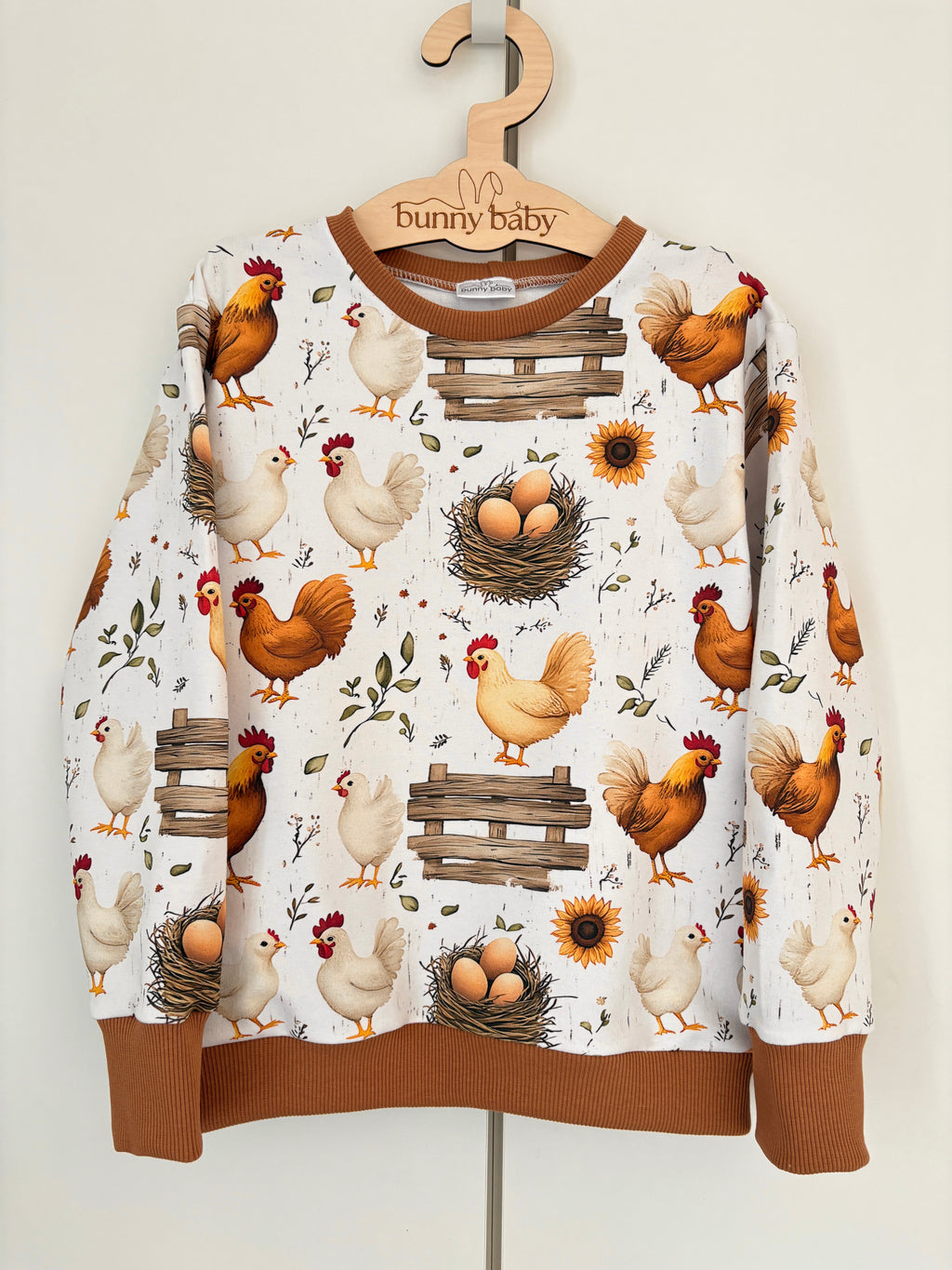 Bluza w kury z karmelowym wykończeniem