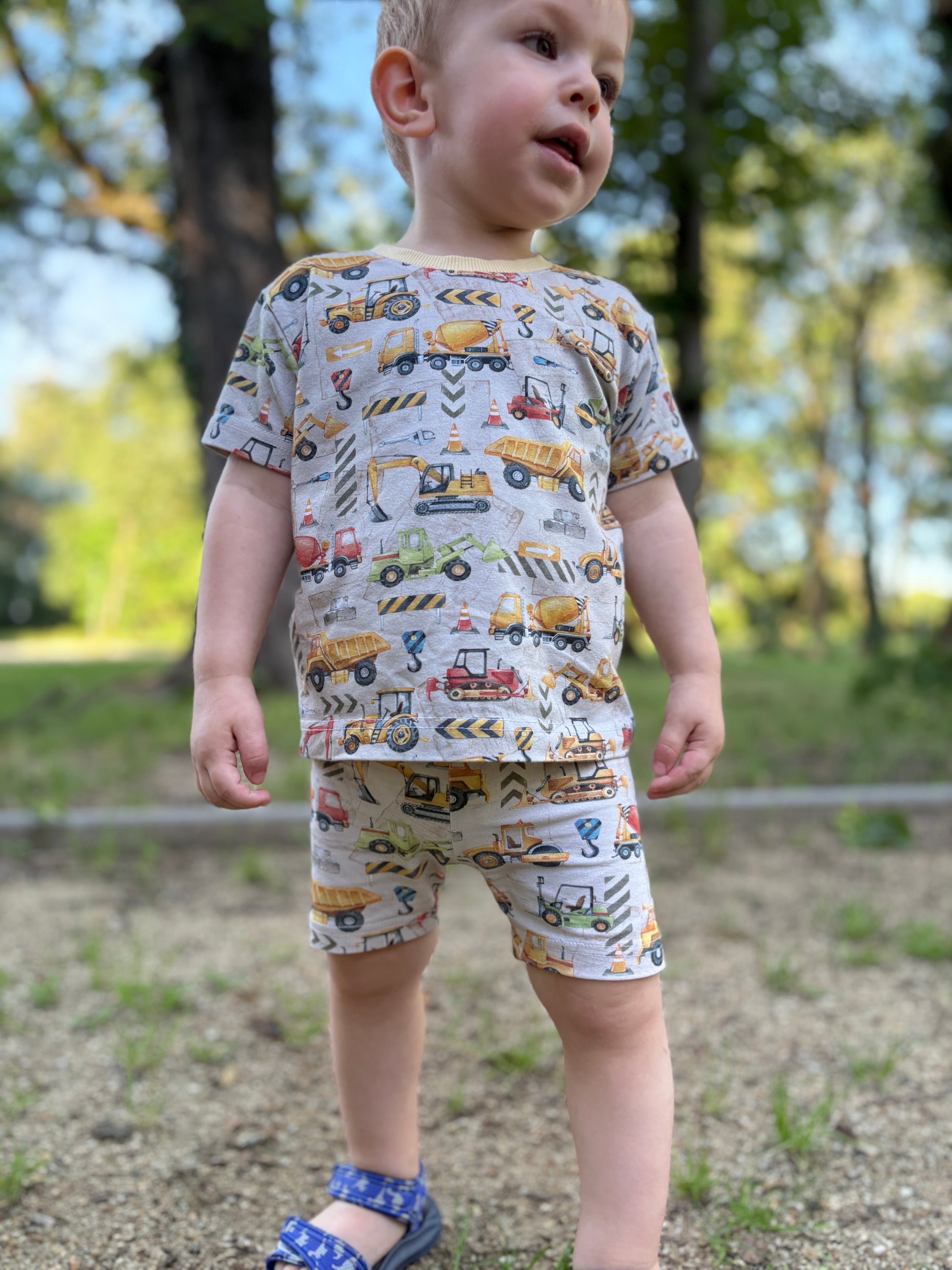 Komplet T-shirt i krótkie kolarki - chłopięcy wzór do wyboru 2