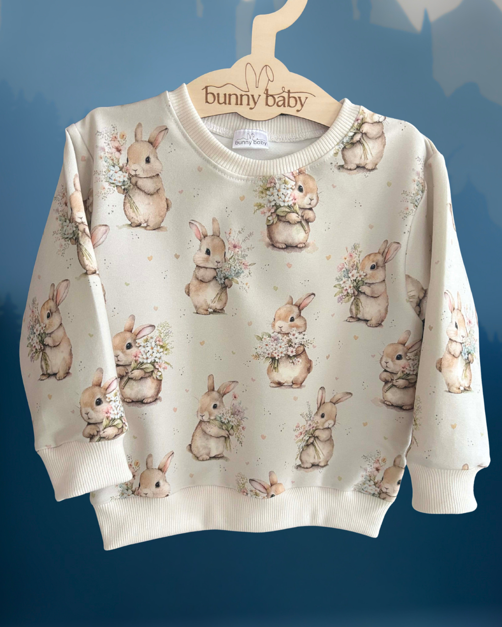 Bluza w króliczki z bukietami kwiatów