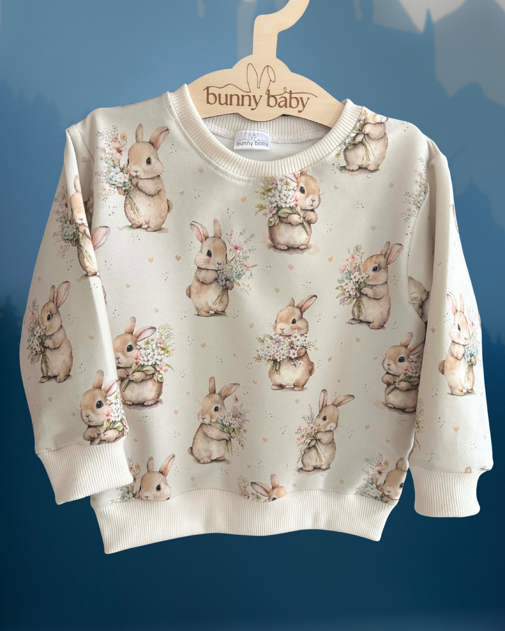 Bluza w króliczki z bukietami kwiatów