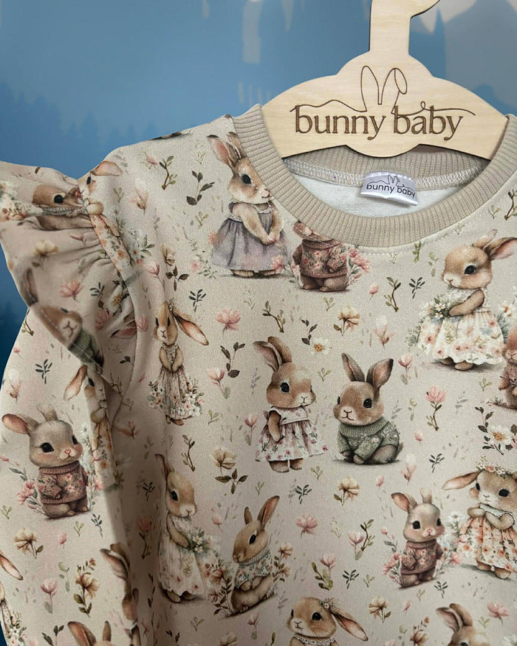 Bluza w króliczki z falbanką