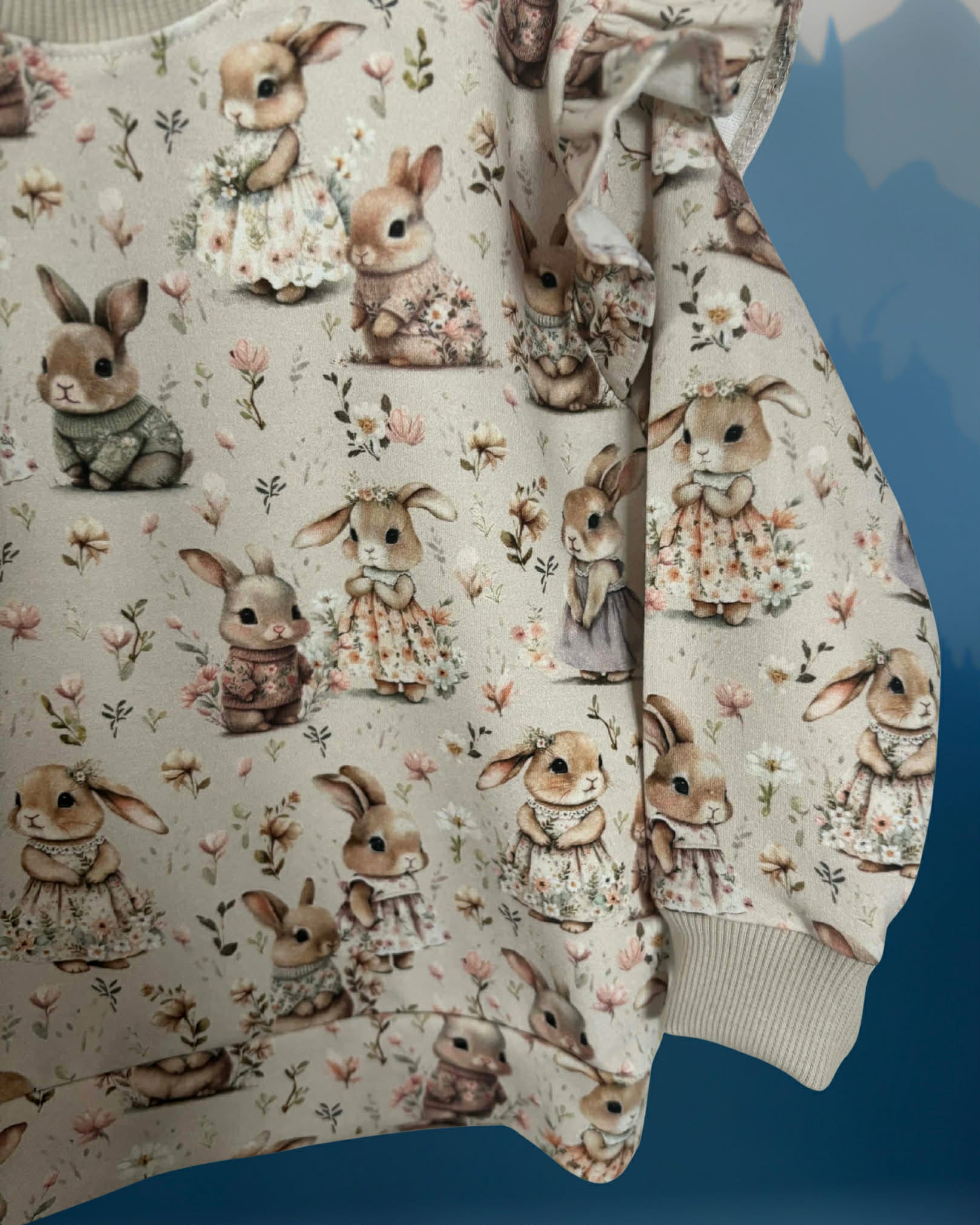 Bluza w króliczki z falbanką