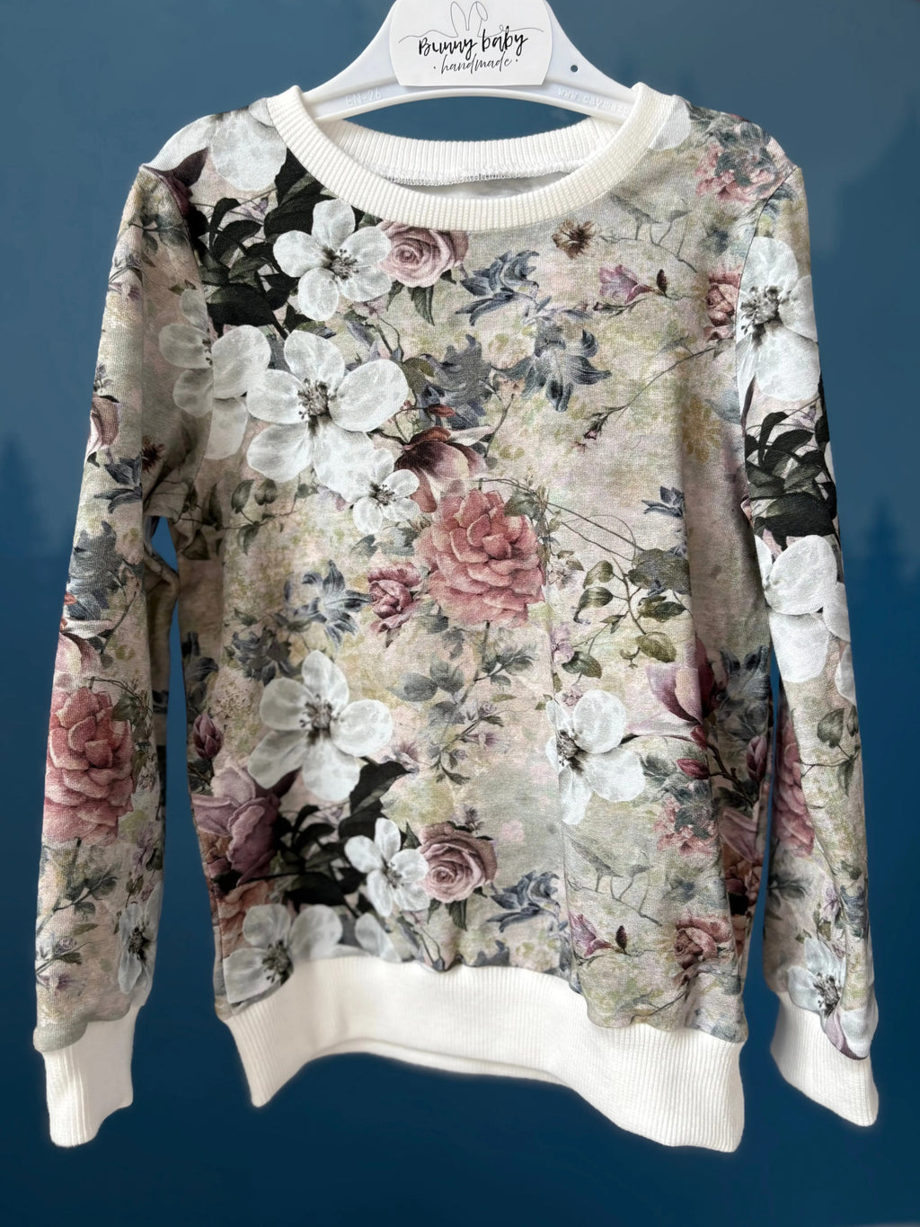 Bluza w kwiaty jabłoni w odcieniach szarości - Bunny Baby