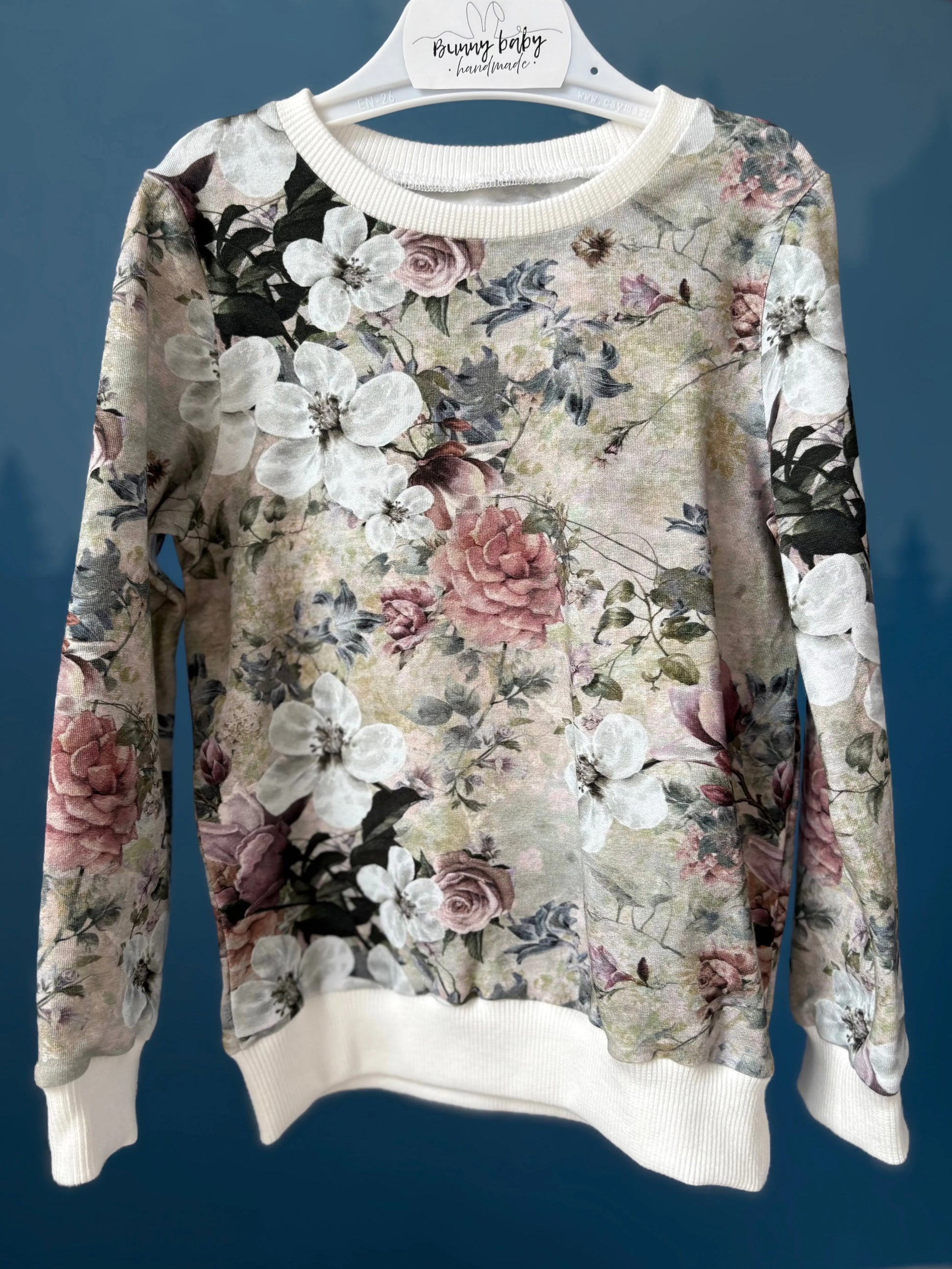 Bluza w kwiaty jabłoni w odcieniach szarości - Bunny Baby