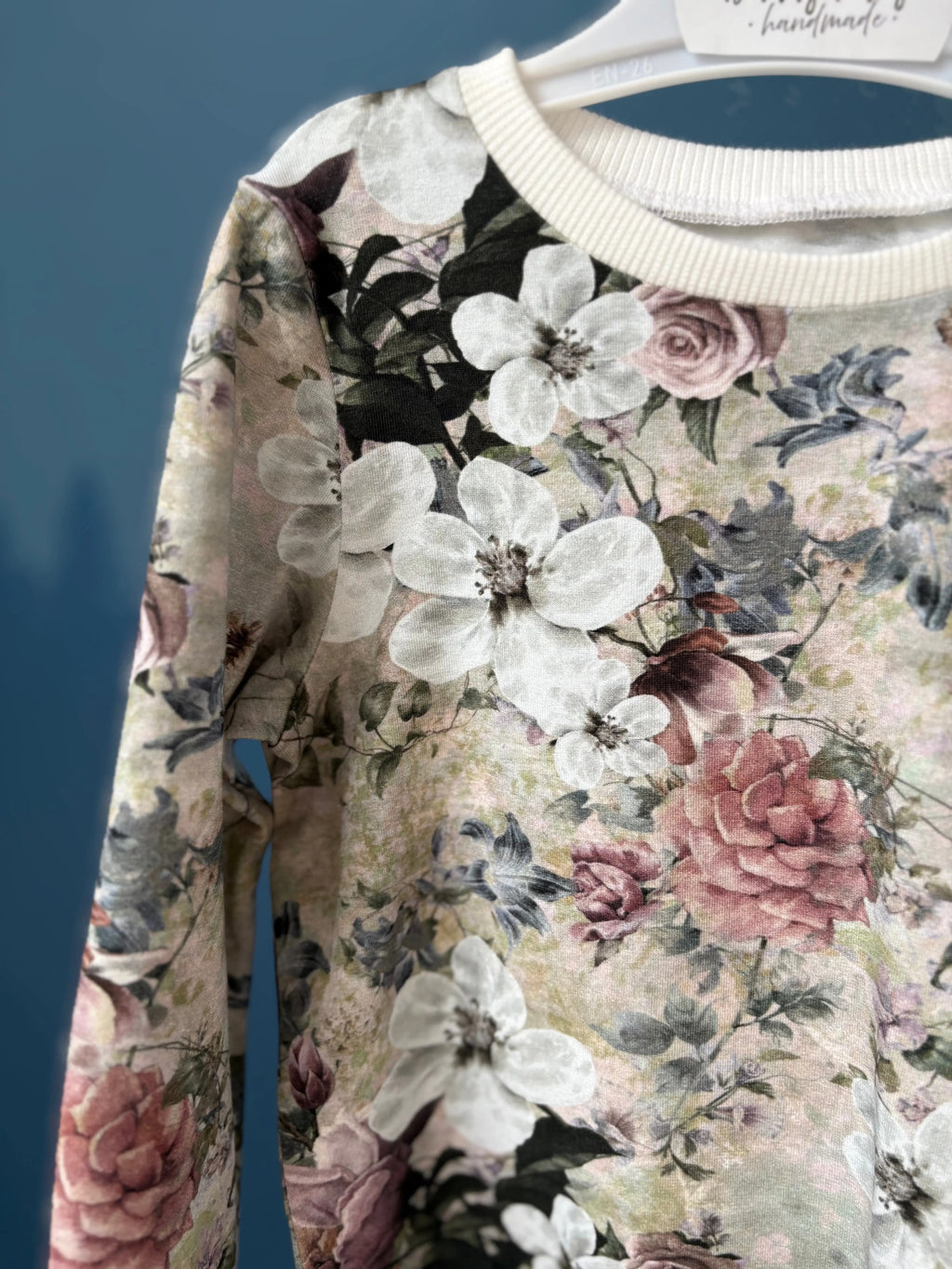 Bluza w kwiaty jabłoni w odcieniach szarości - Bunny Baby