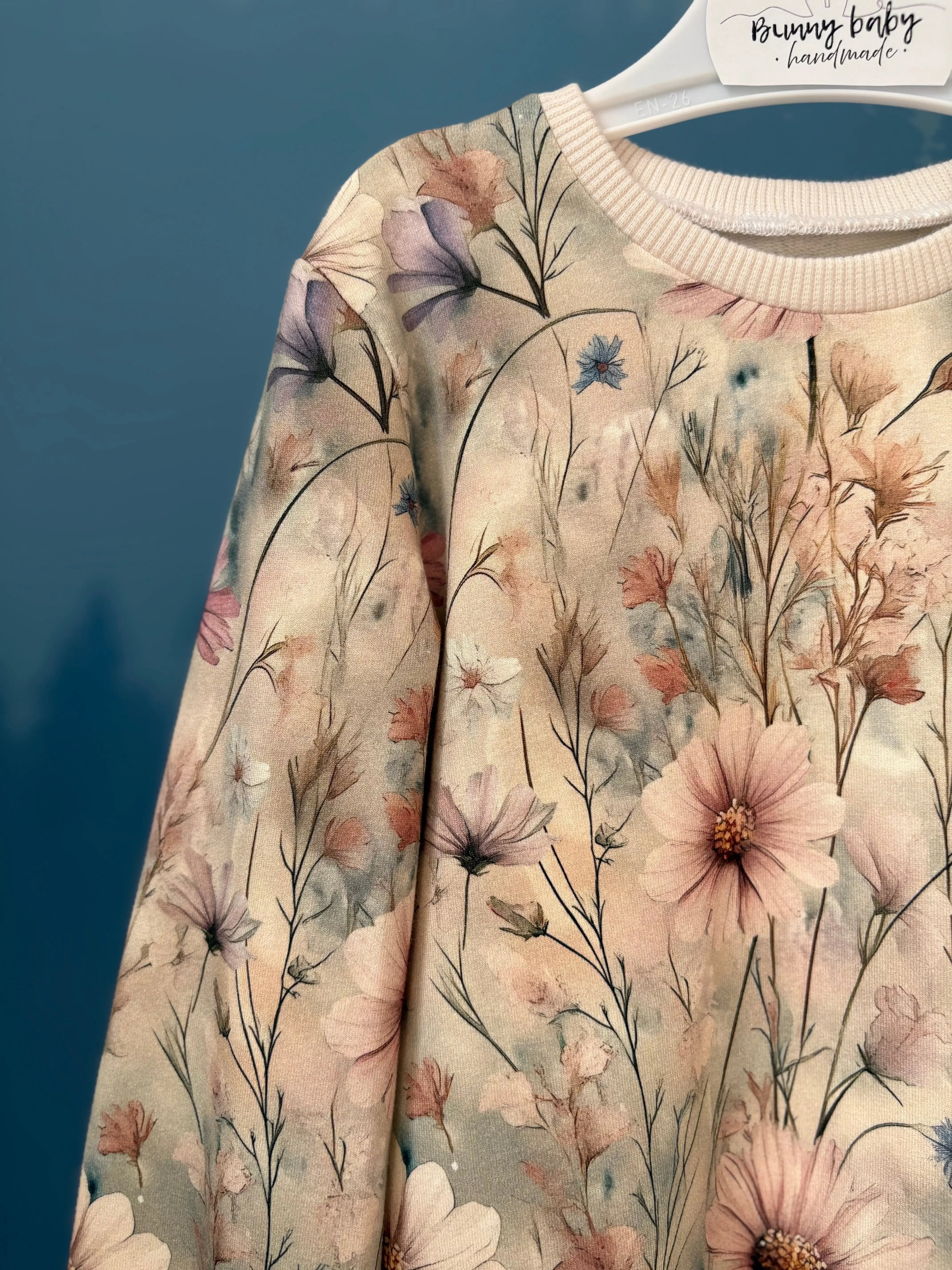 Bluza w kwiaty w odcieniach beżu z kremowym ściągaczem - Bunny Baby