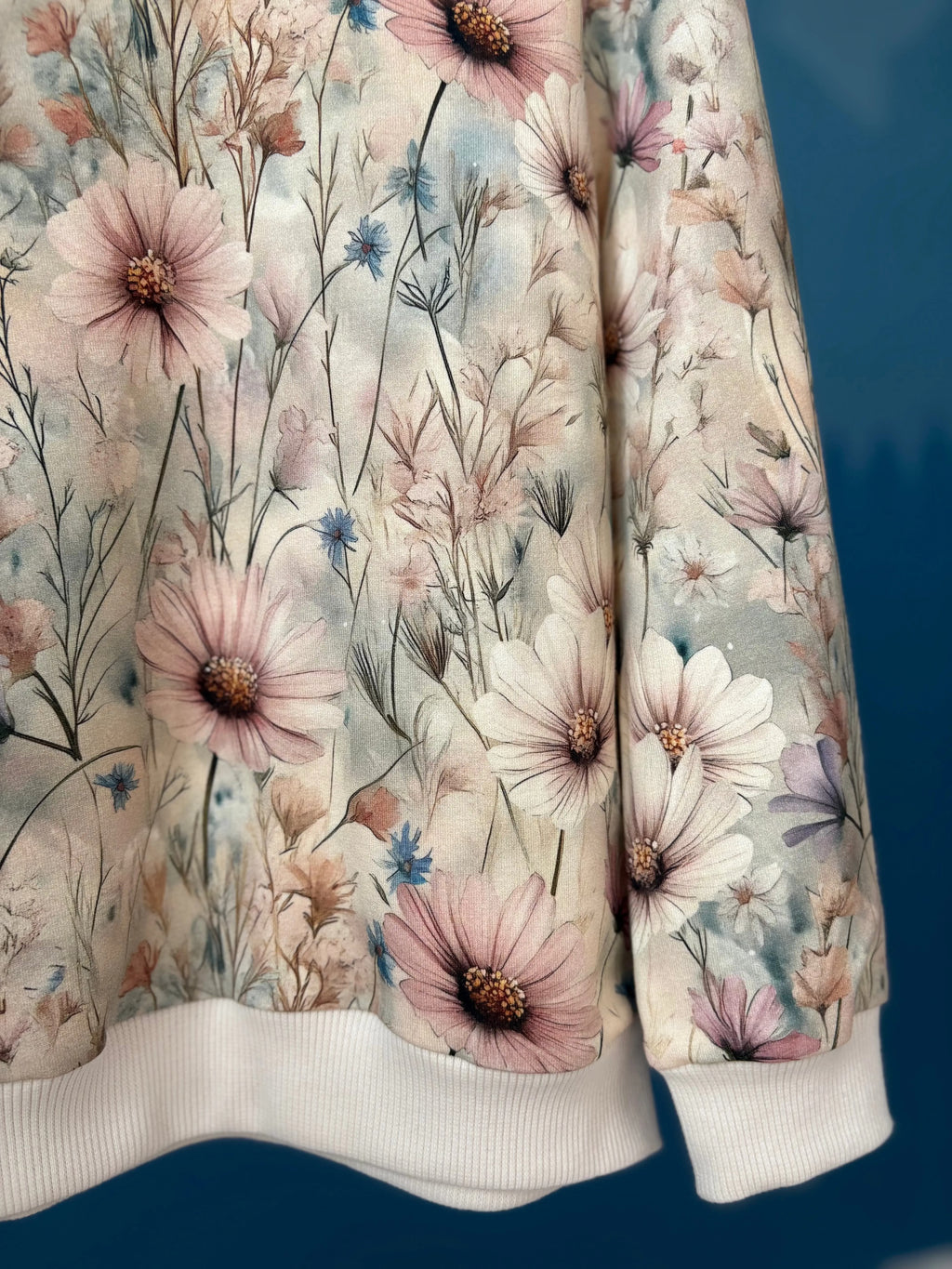 Bluza w kwiaty w odcieniach beżu z kremowym ściągaczem - Bunny Baby